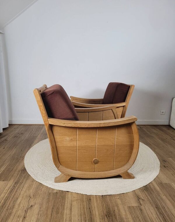 Paire de fauteuils ''Corbeille'' en chêne massif et velours chocolat – S