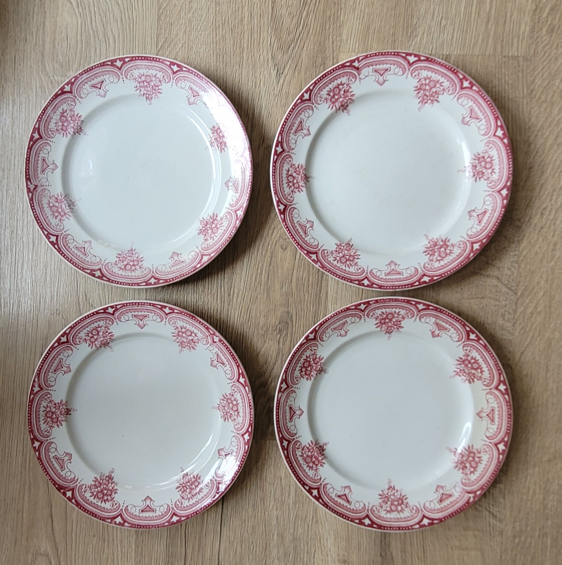 4 flat plates Narcissus