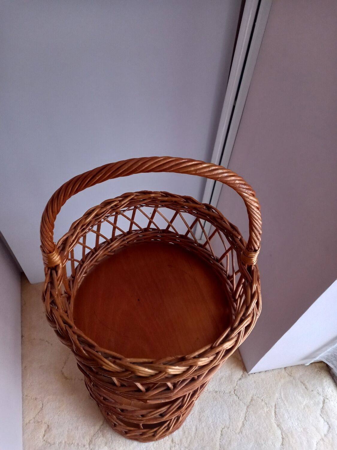 Vintage rattan bar service