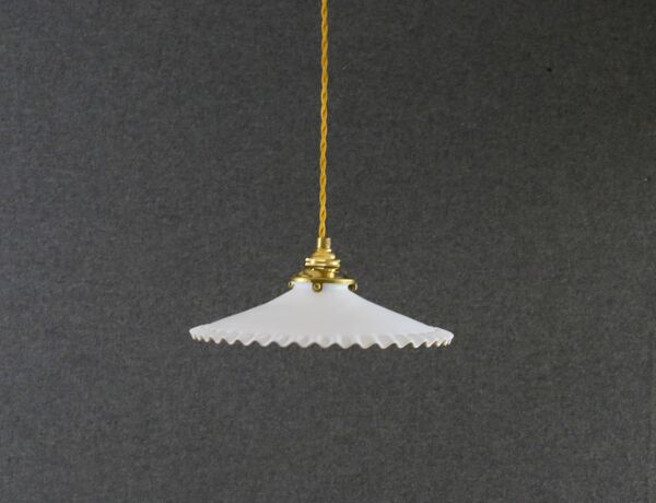 Suspension en verre ancien peint en blanc et doré - douille et cable neufs