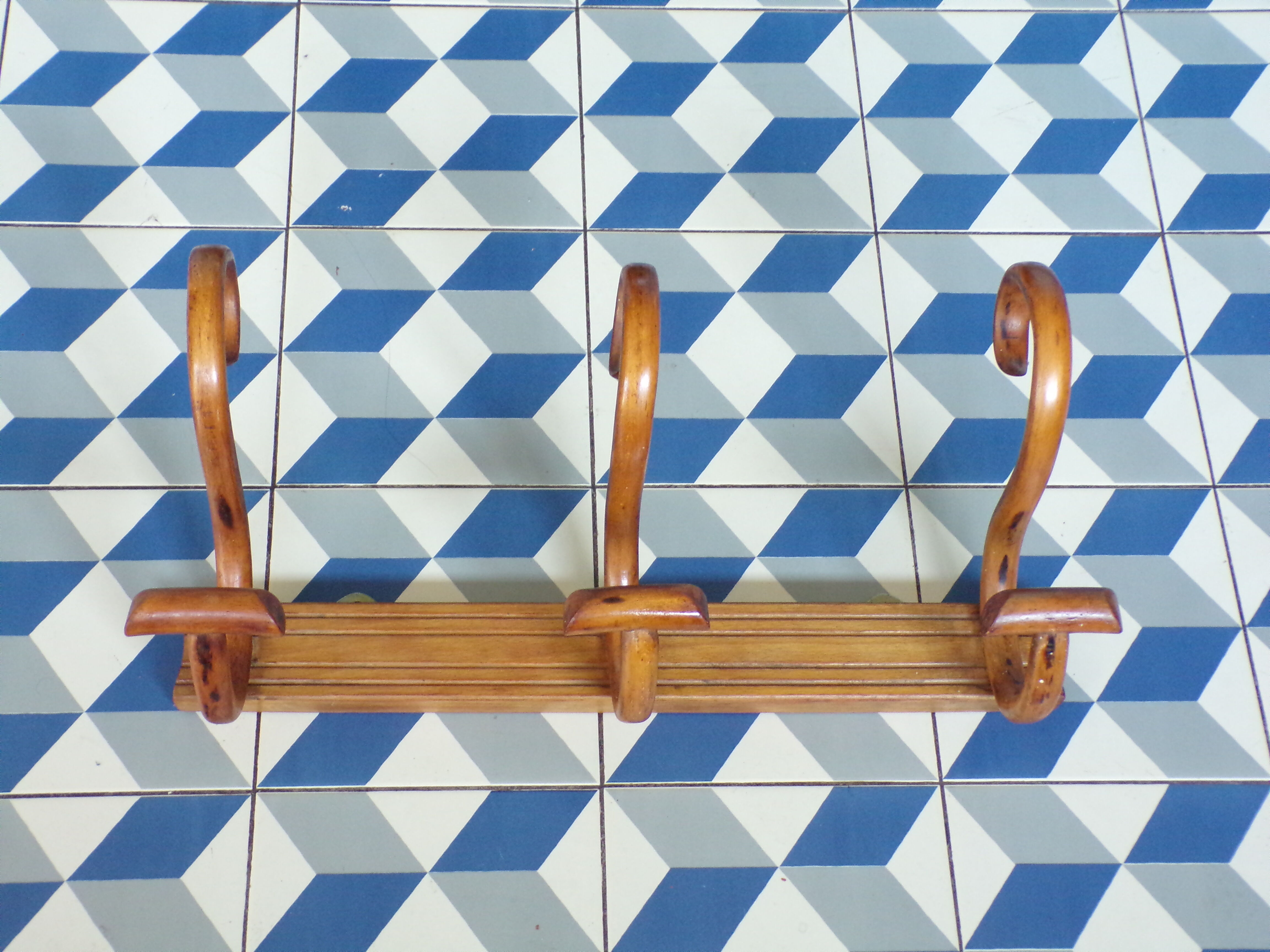 Coat rack 3 hooks in curved wood