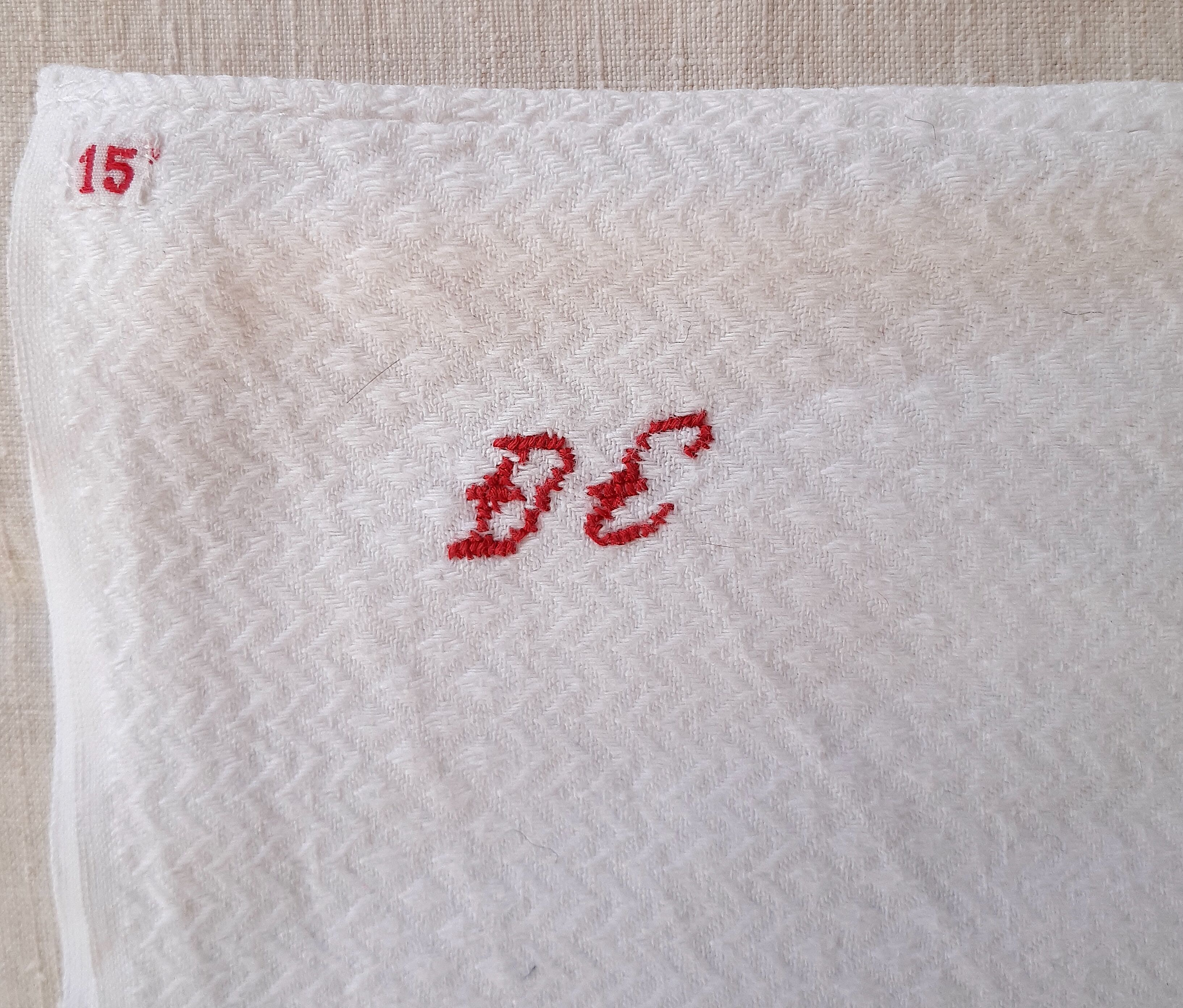 Serviette de pension damassée marquée dc