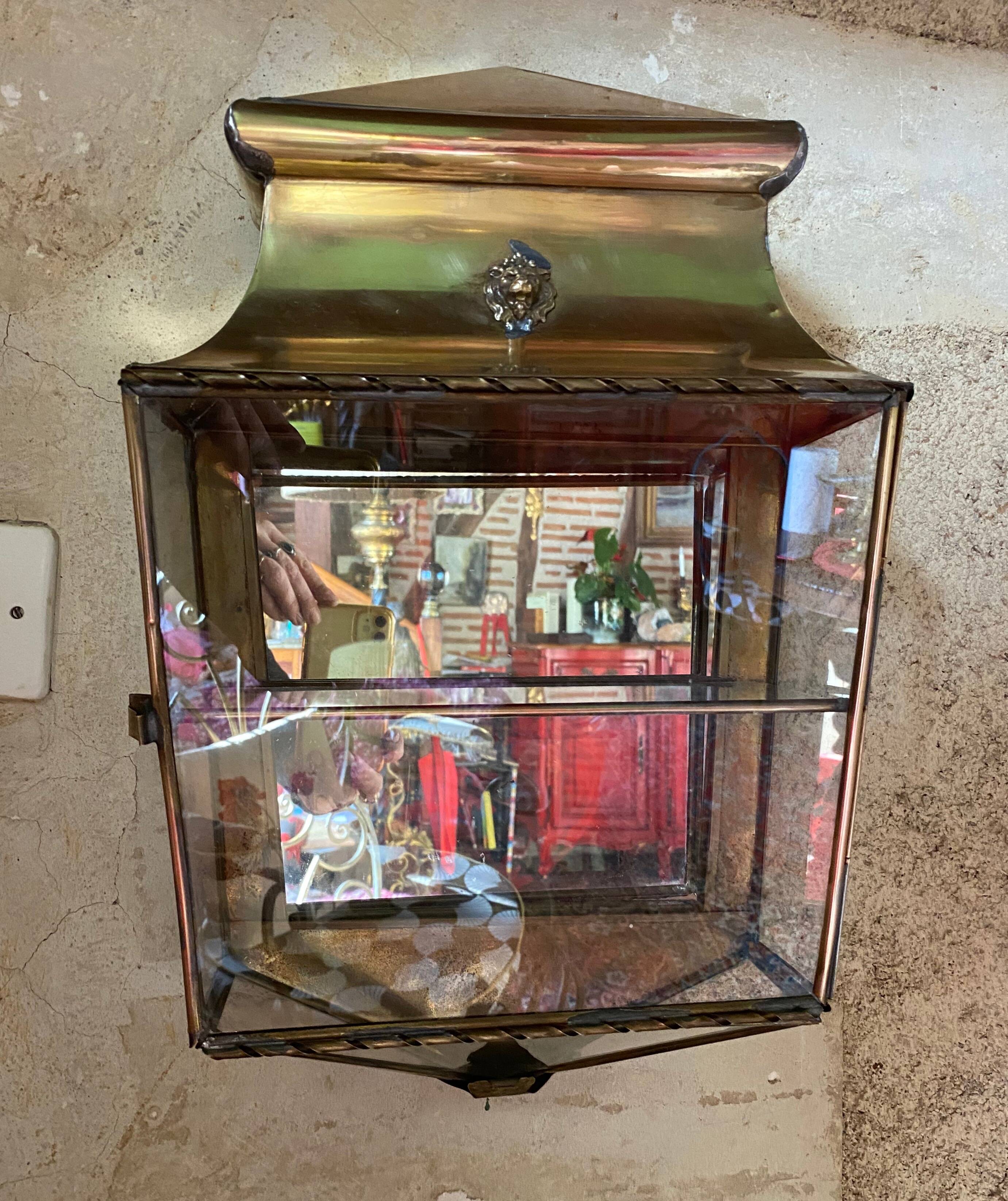 Vitrine en laiton et verre