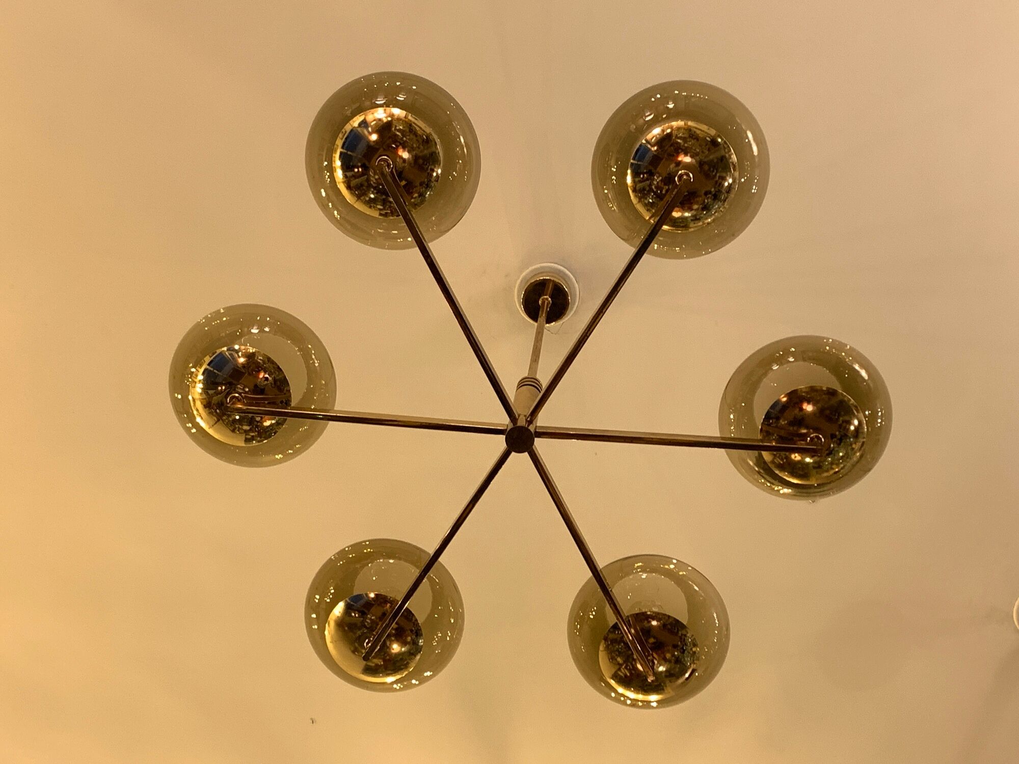 Italian Sciolari chandelier in brass, 6 burners with smoked glass, 1970
