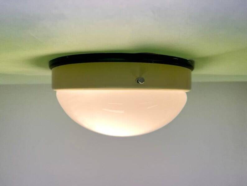 Petit plafonnier en bakélite Bauhaus ou lampe murale - années 1940
