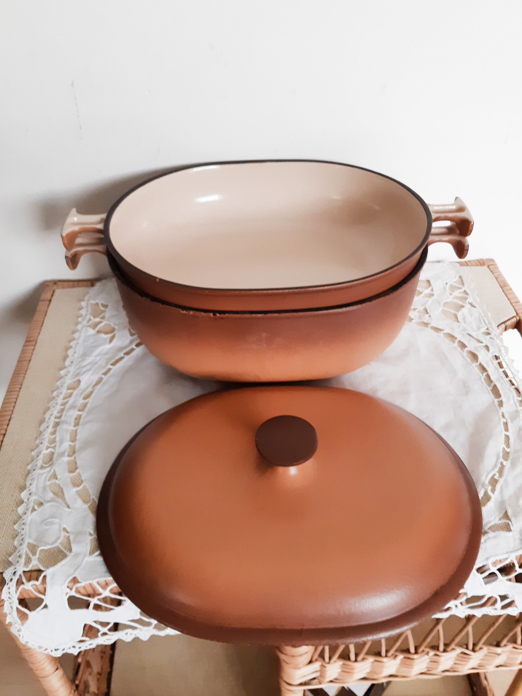 Mama Le creuset Cassette in enamelled cast iron by Enzo Mari