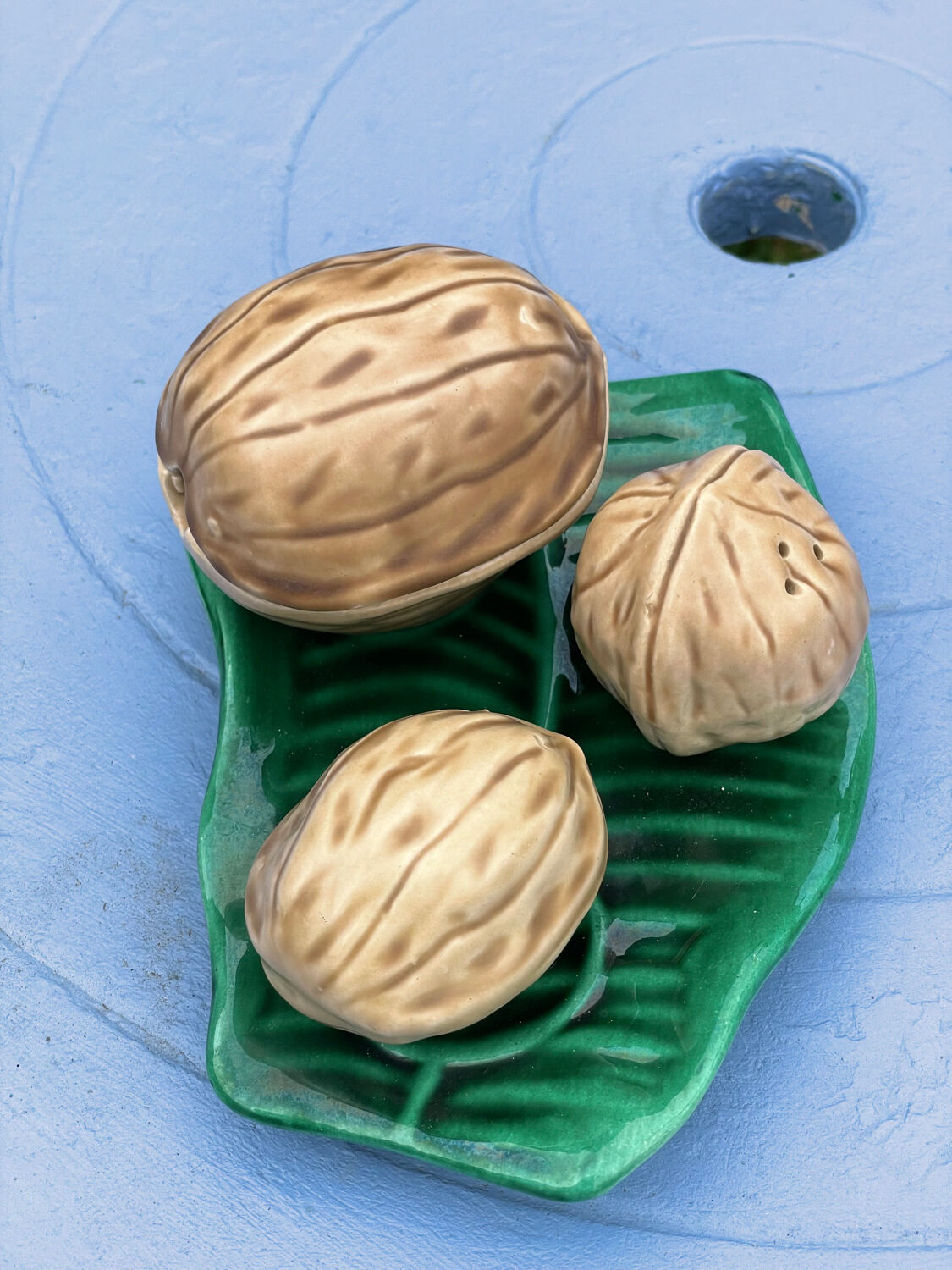 Salt, mustard pepper nut shape