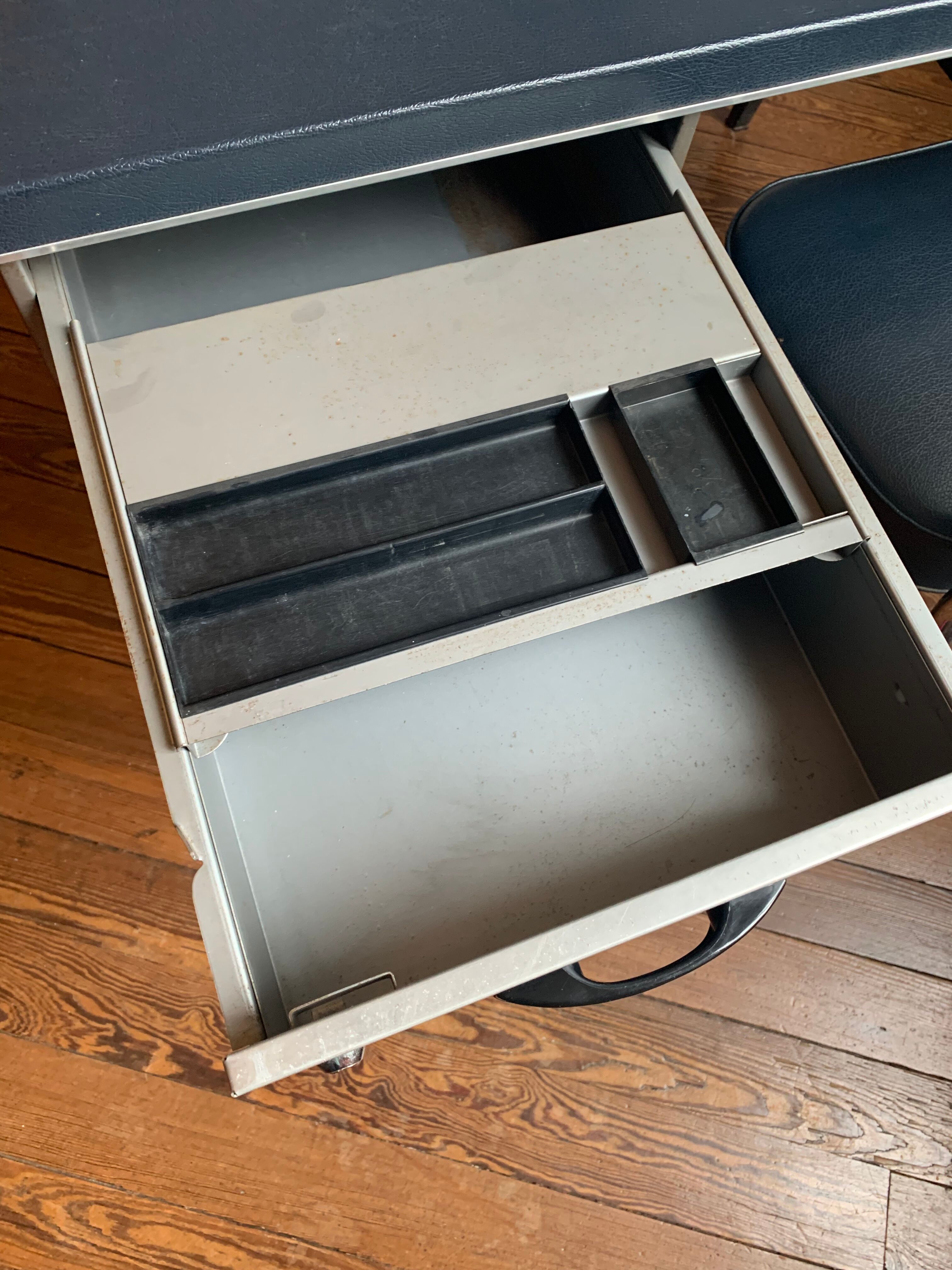 Indus desk and its chair