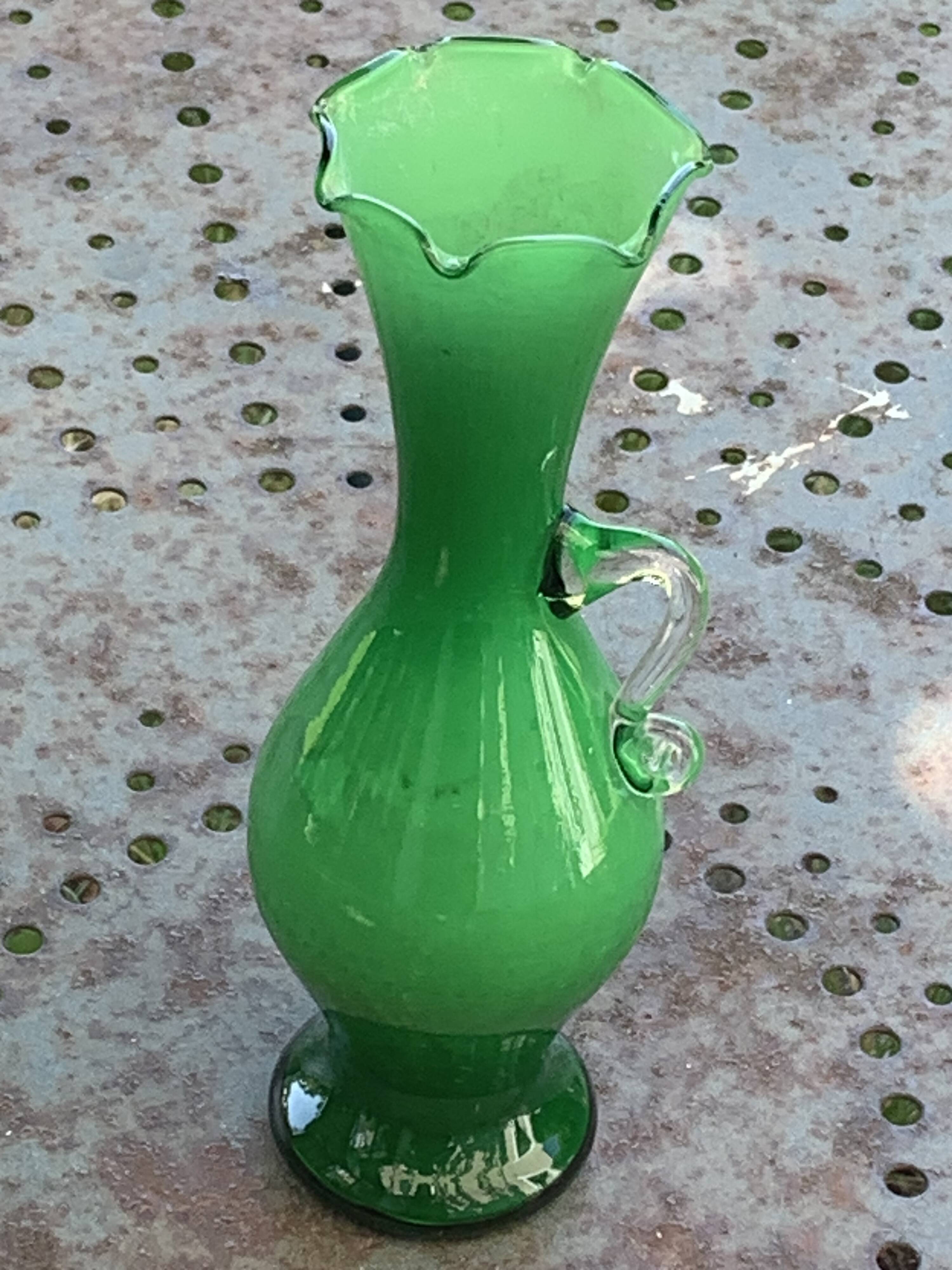 Vase in green opaline and vintage blown glass