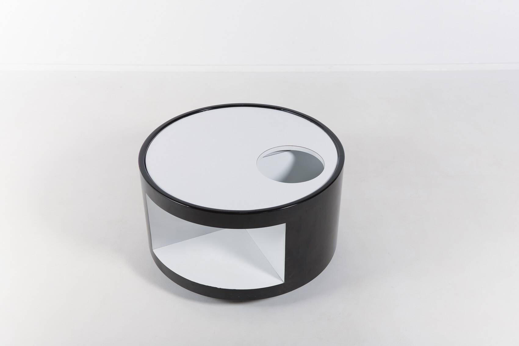 Impressive Vintage Italian coffee table – drinks storage table, 1980’s