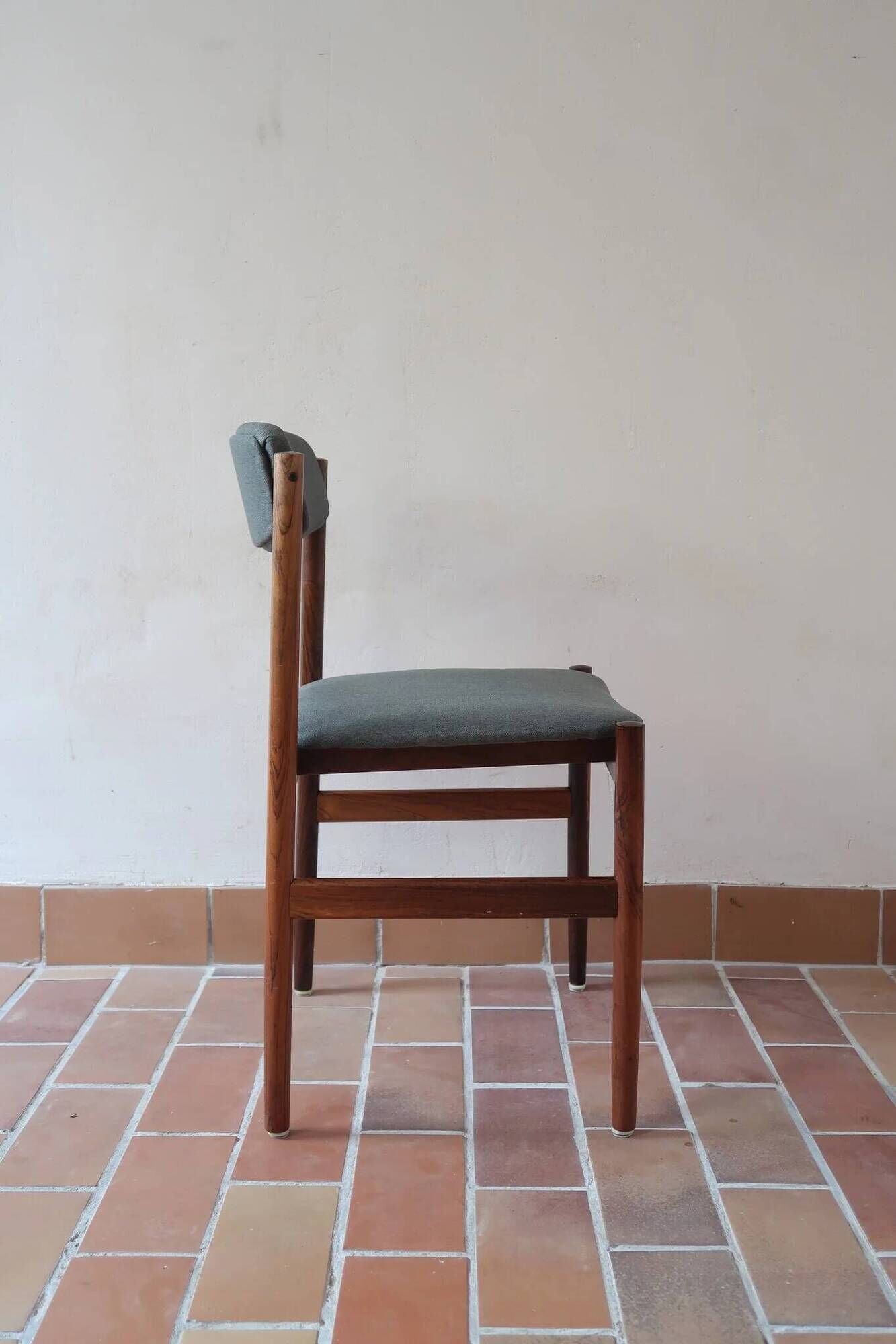 6 Scandinavian chairs in rosewood, with green-grey seats.