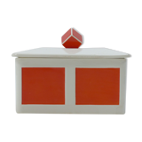 Max Roesler as Bonbonnière