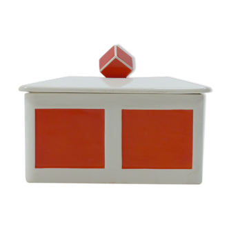 Max Roesler as Bonbonnière