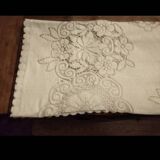 Set of rectangular tablecloth and napkins with lace pattern