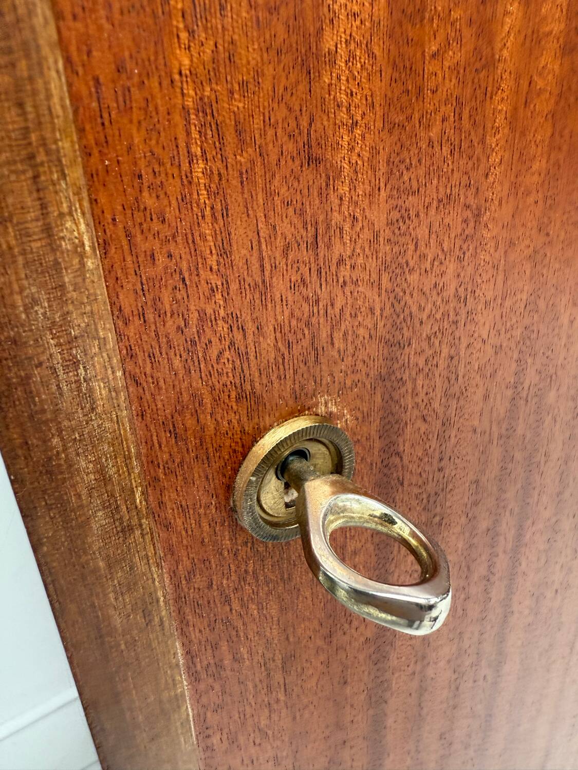 Standing man entrance cabinet
