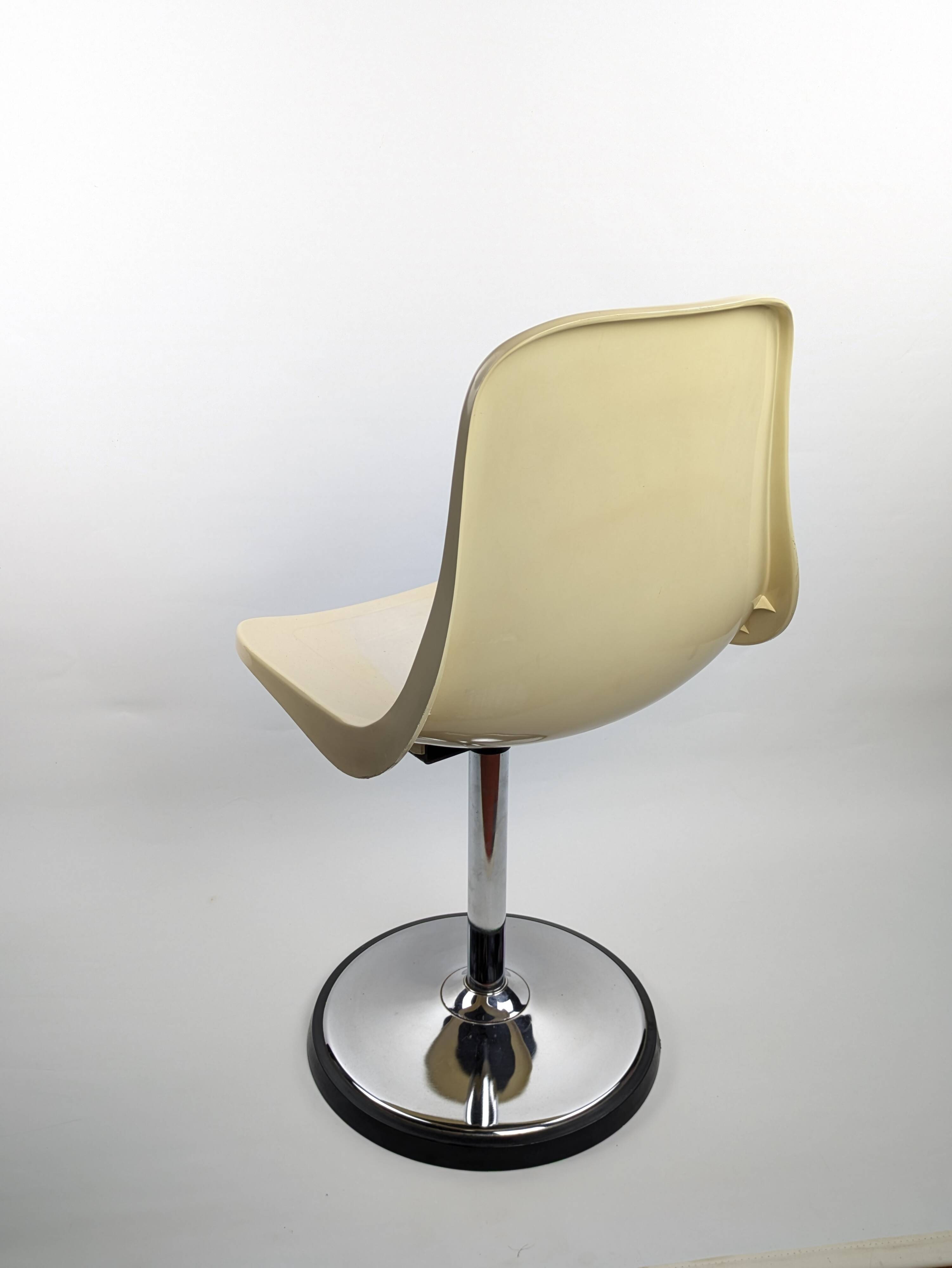 Chaise coque Cojer par Étienne Fermigier 1970