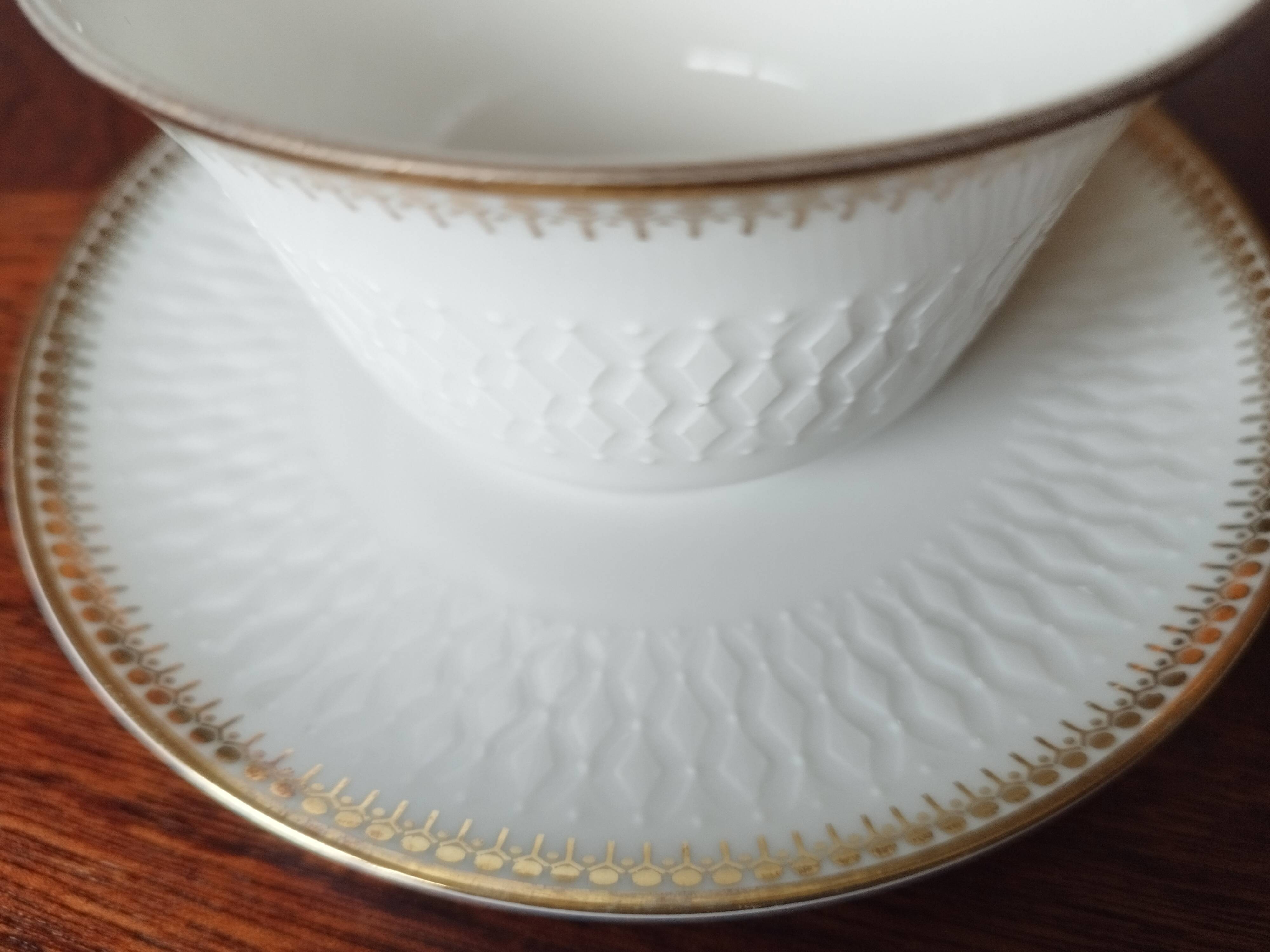Set de 6 tasses à thé blanches et or