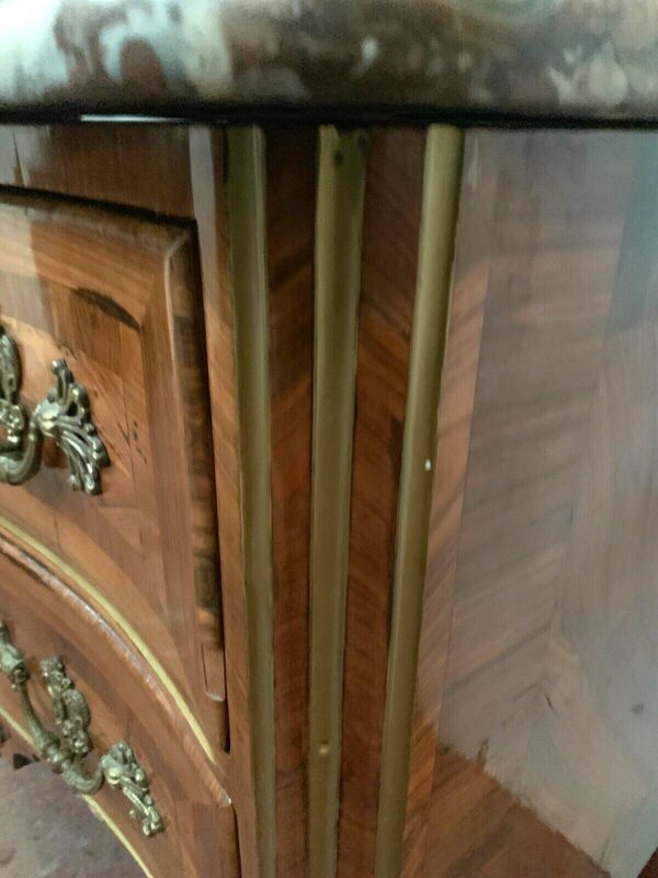 Commode sauteuse Louis XV a façade galbée XVIII siècle