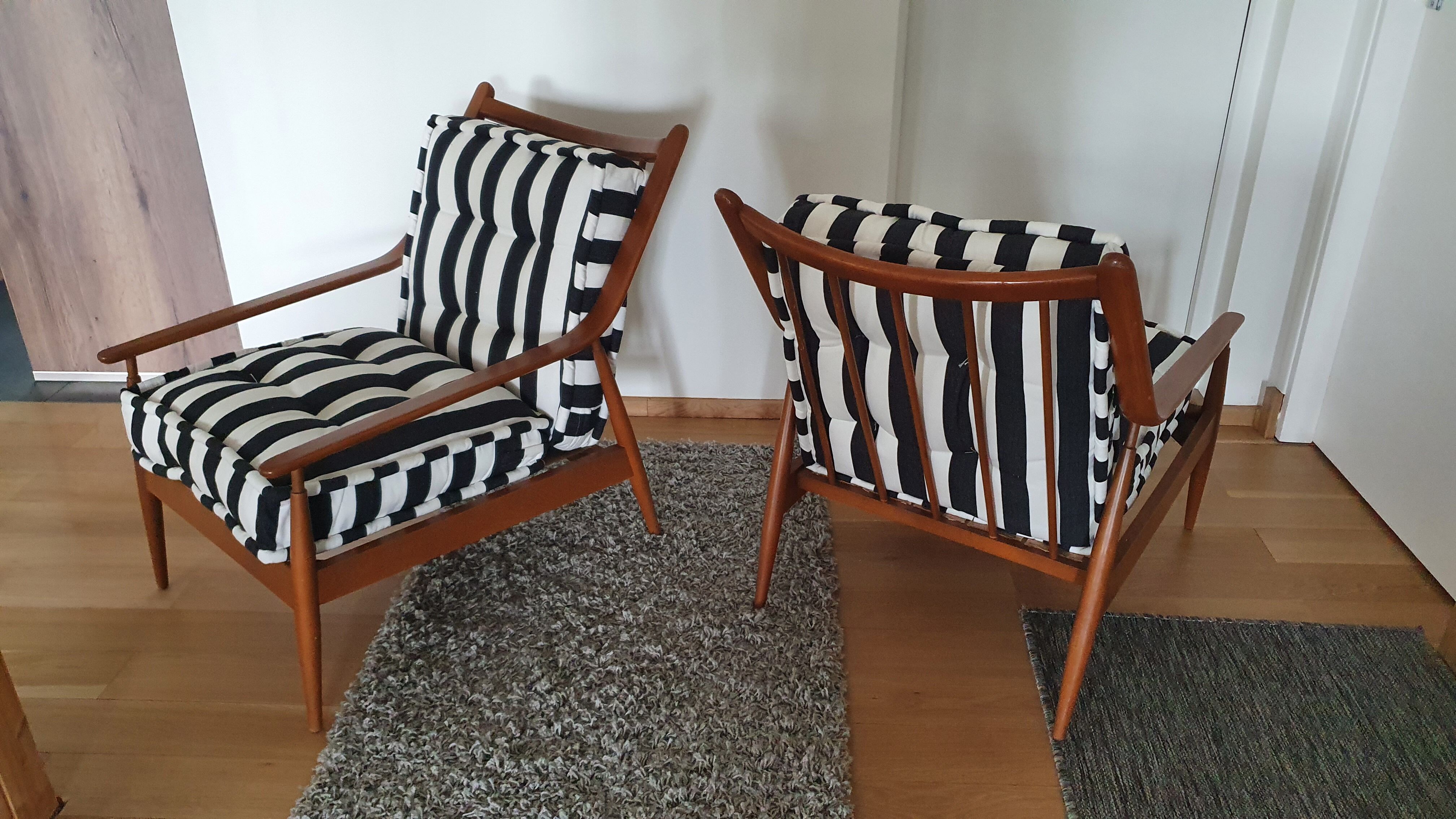 Paire de fauteuils scandinaves années 50-60