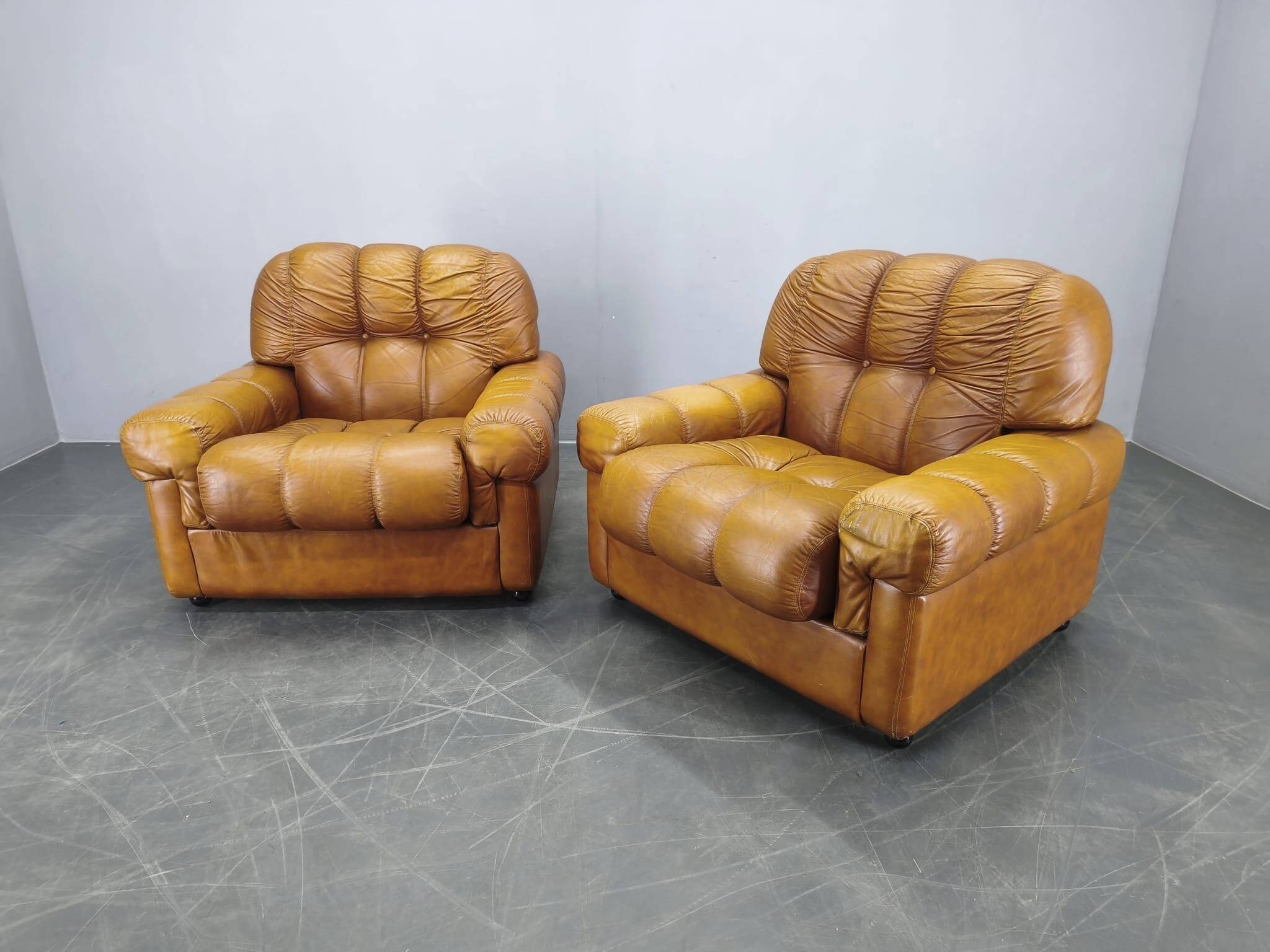 Pair of modern Italian armchairs from the mid-20th century, cognac leather, 1970.