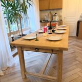 Solid oak farmhouse table with 2 drawers