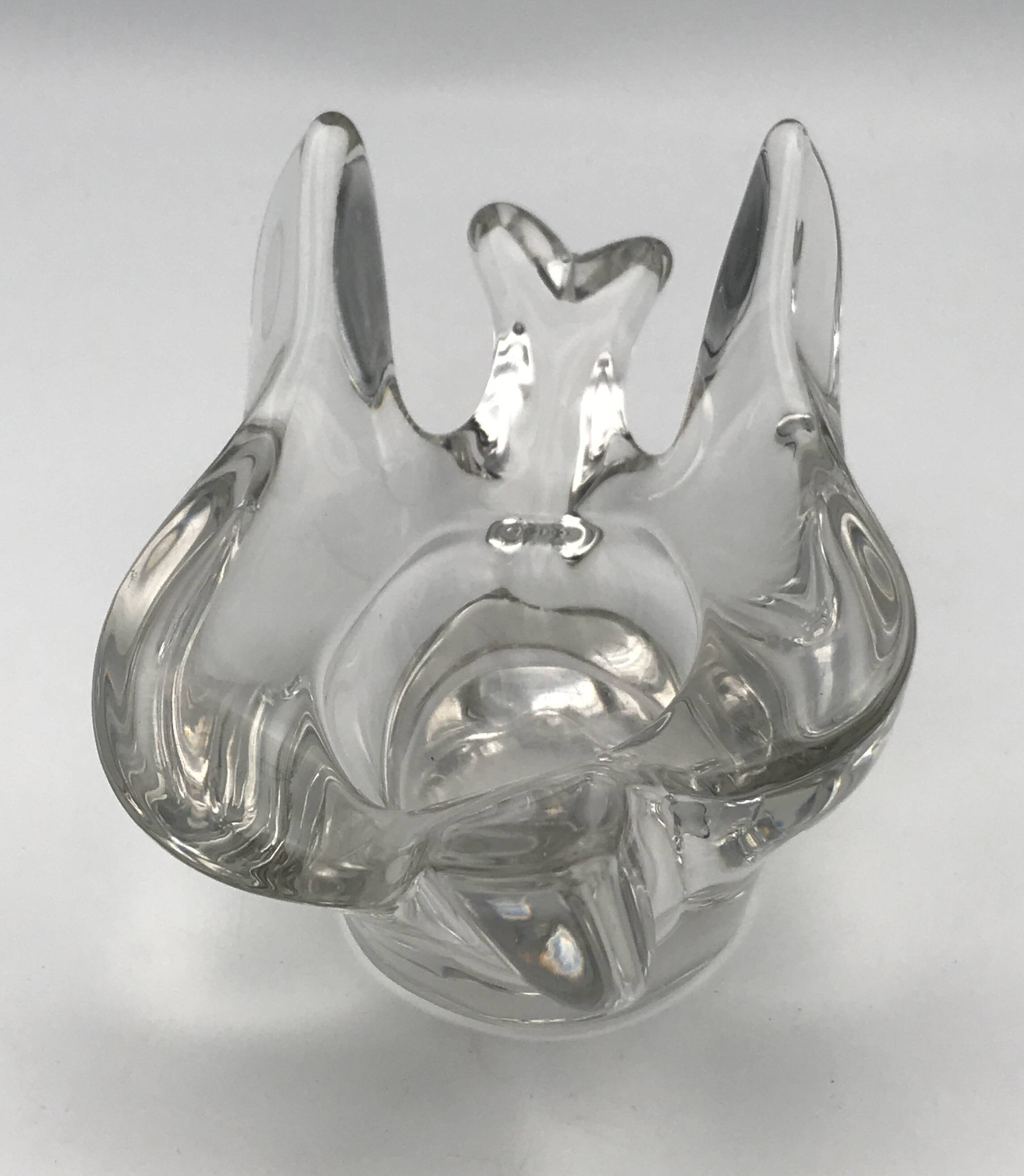 Bird-shaped paperweight, crystal swallow
