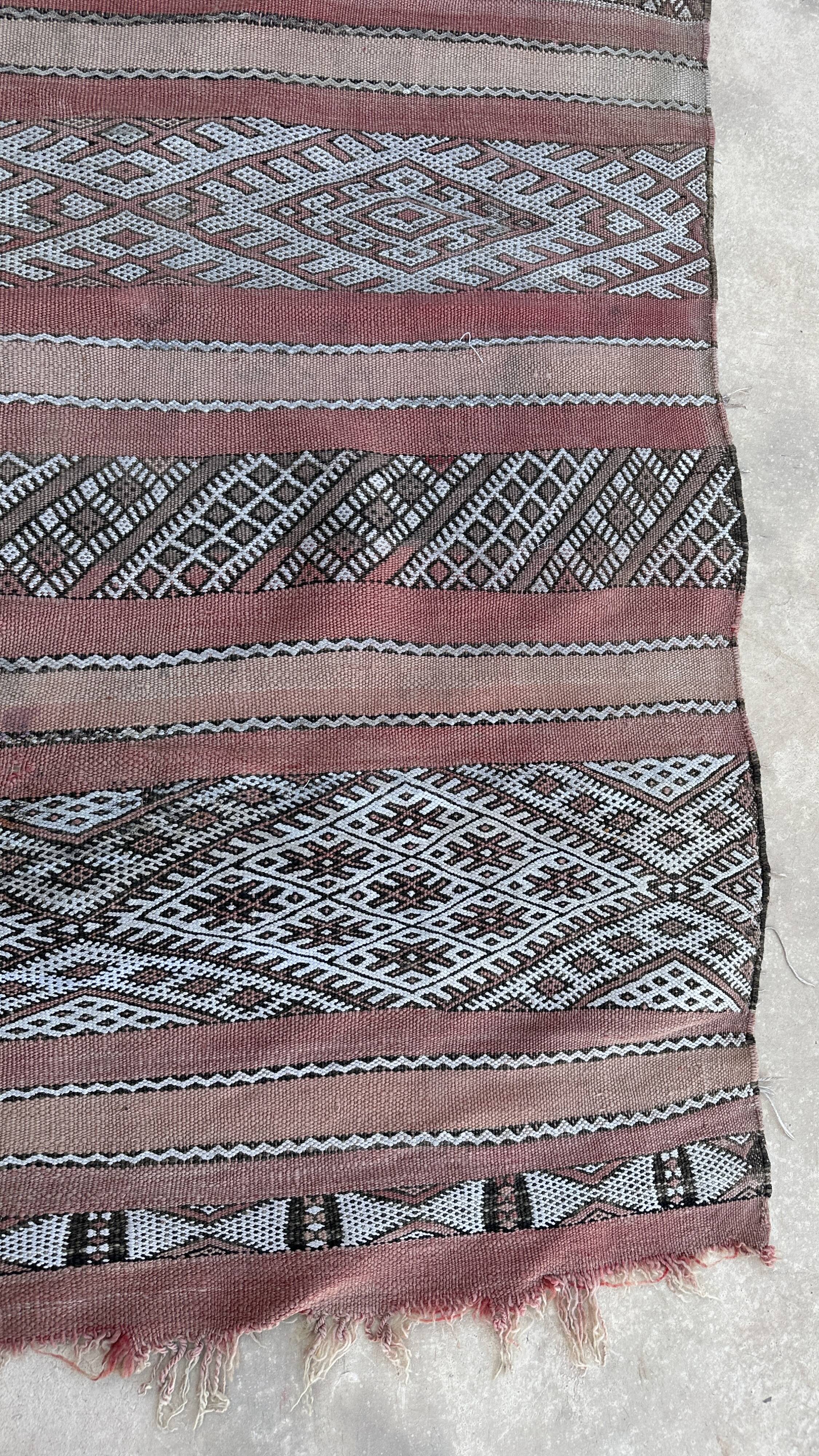 Moroccan pink carpet - 150 x 275 cm