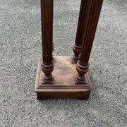 Sellette ancienne à quatre colonnes — style néo-classique XIXe