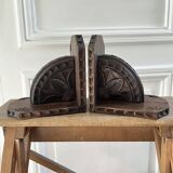 Paire de serre-livres bois sculpté