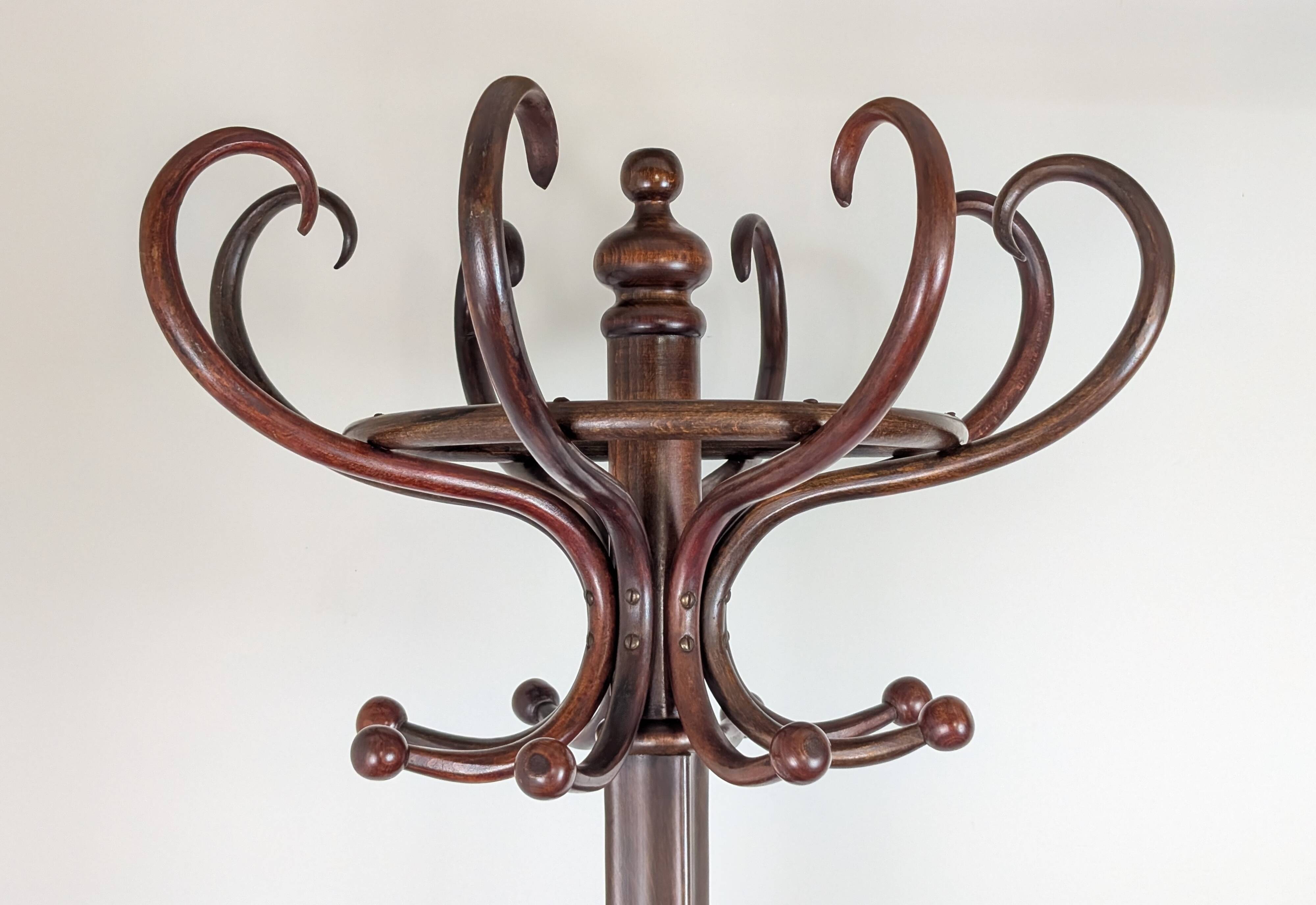 Fischel parrot coat rack