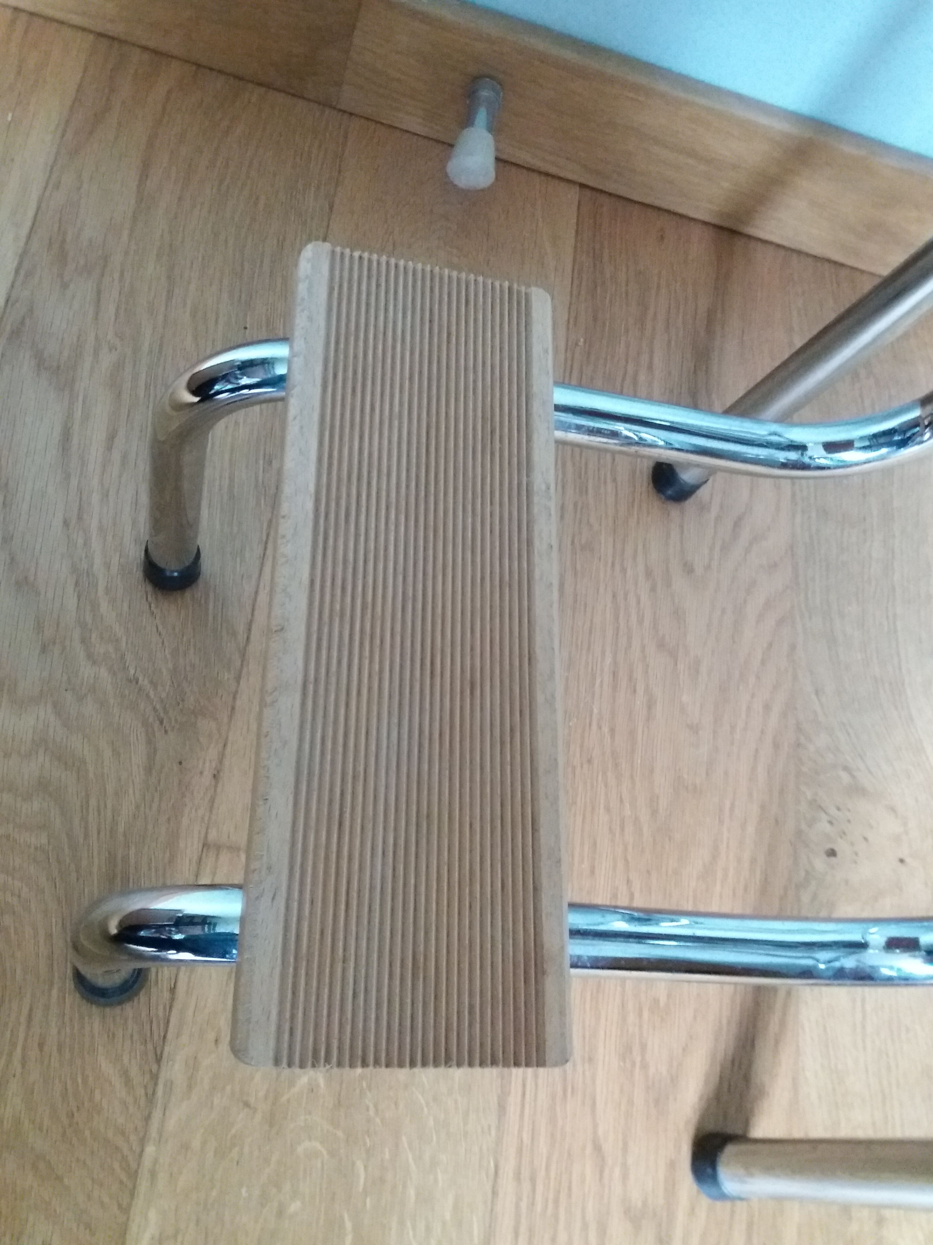 Walking step ladder stool