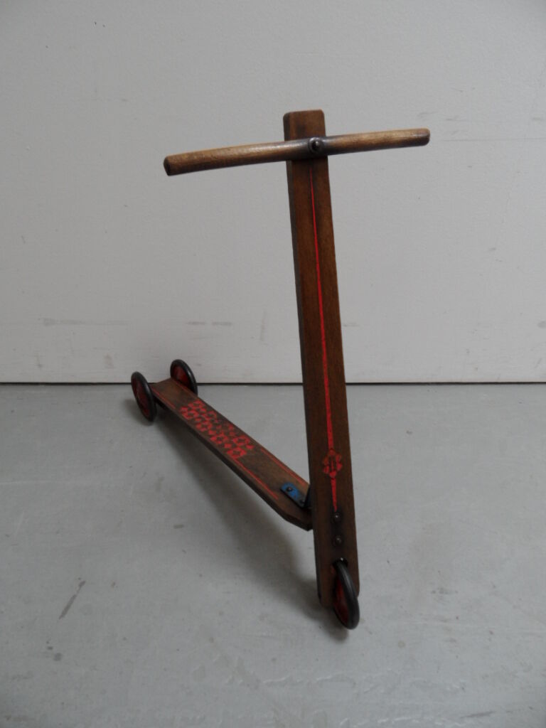Trotinette en bois vintage