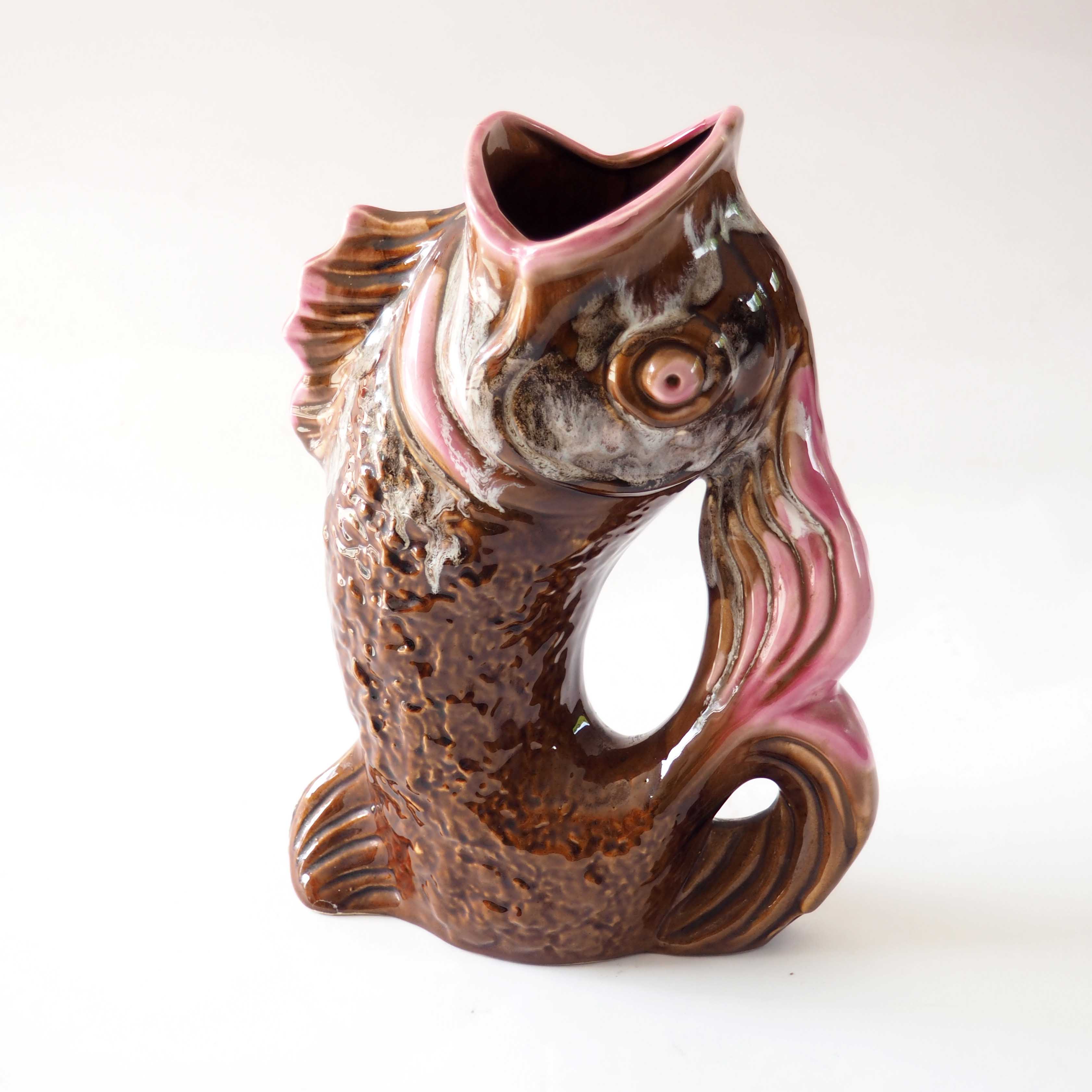 Fish vase pitcher slurry