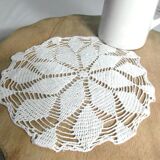 Round placemat in French crocheted lace in white cotton