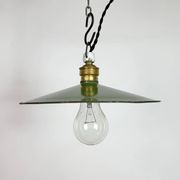 Lampe industrielle en émail vert, années 1930