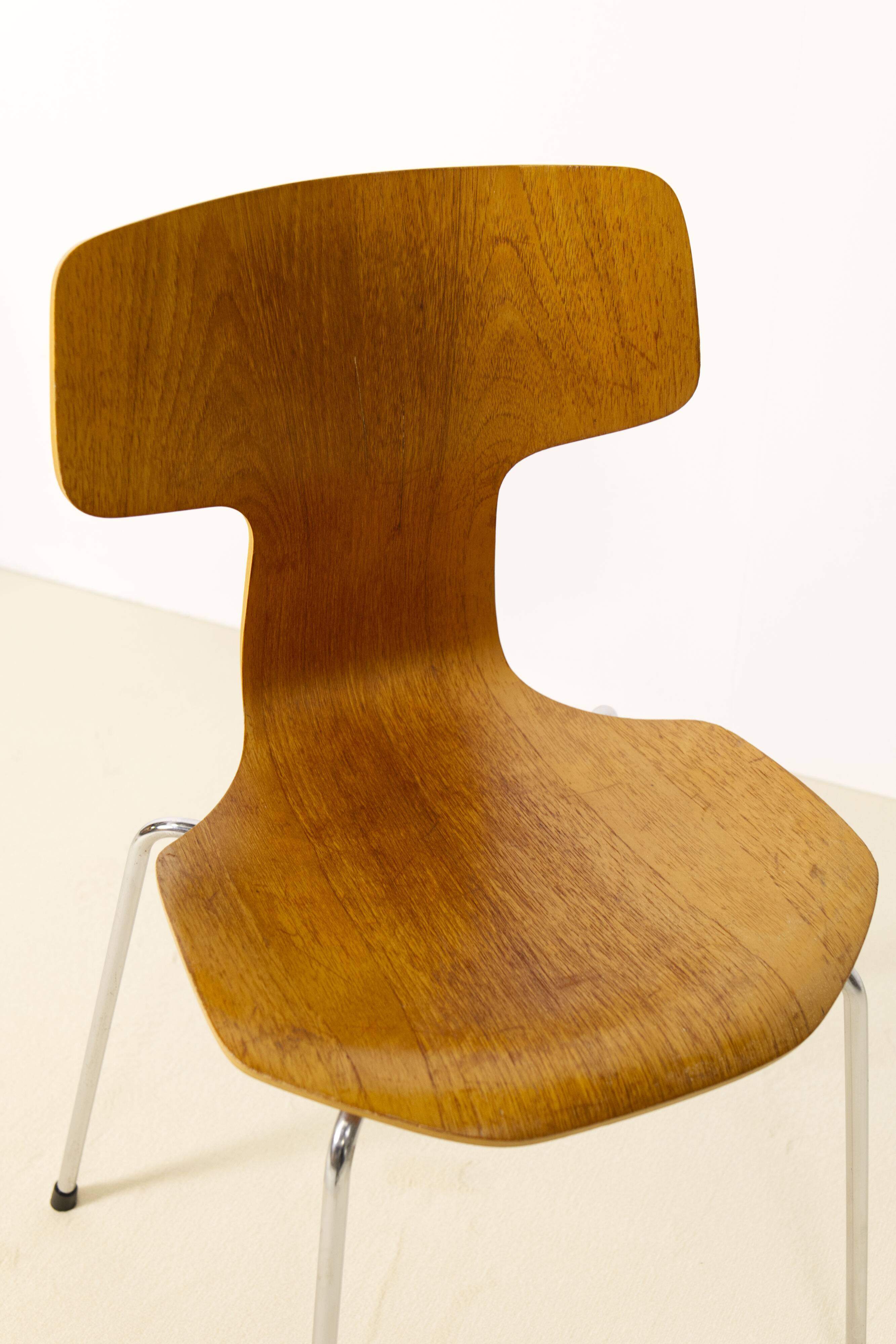 8 chaises T en teck, conçues par Arne Jacobsen pour Fritz Hansen, années 1980