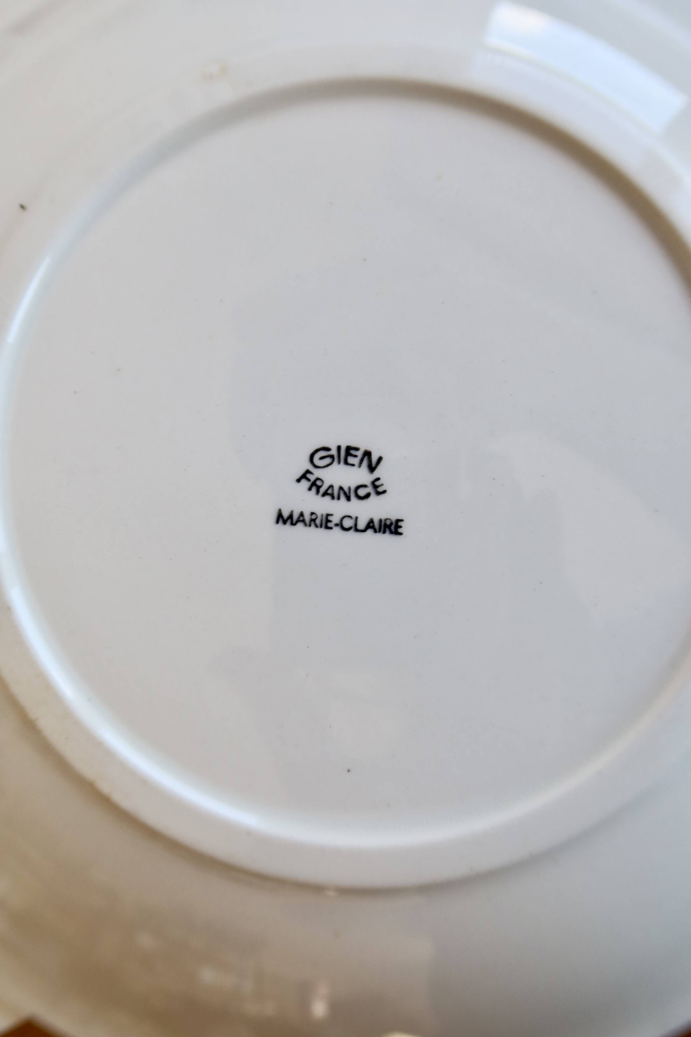 6 vintage flat plates from Gien, model Marie-Claire.