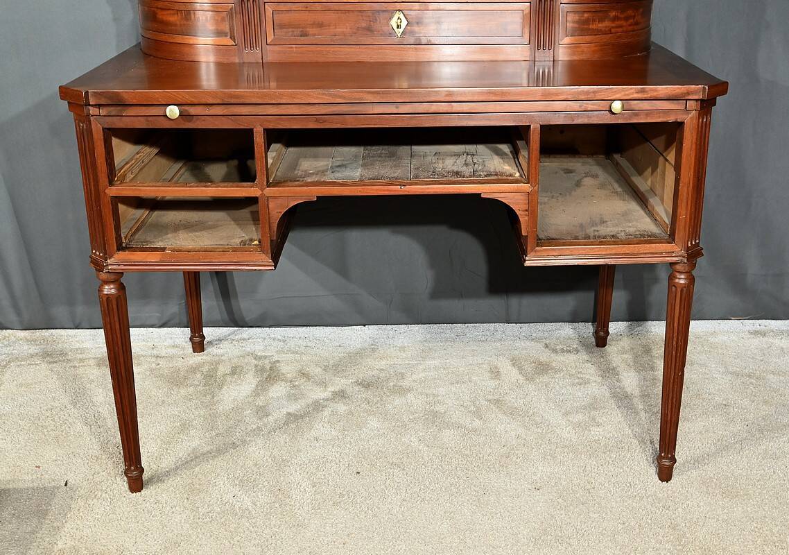 Louis XVI desk in Cuban mahogany – Late 18th century