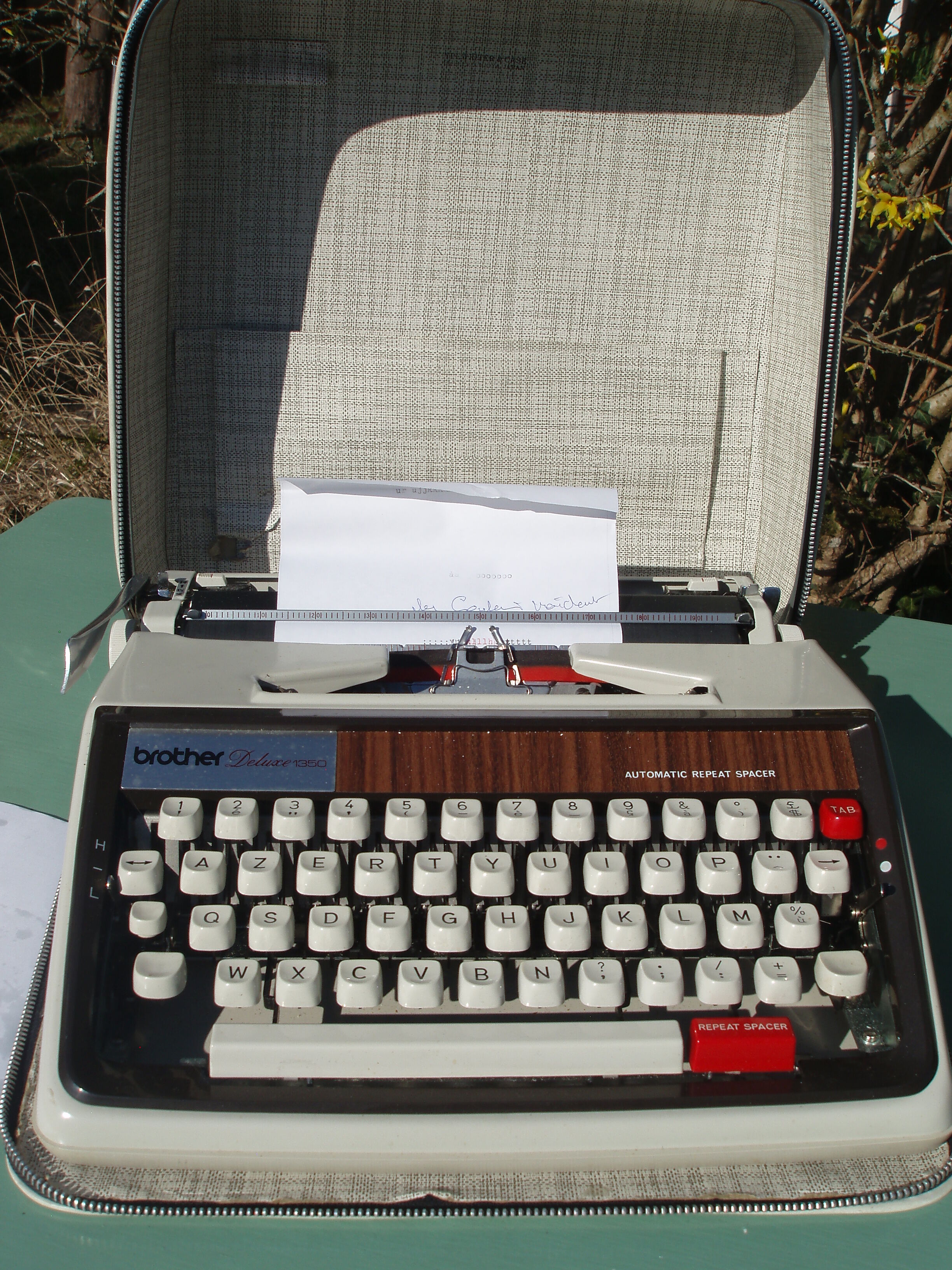Beautiful typewriter Brother de Luxe