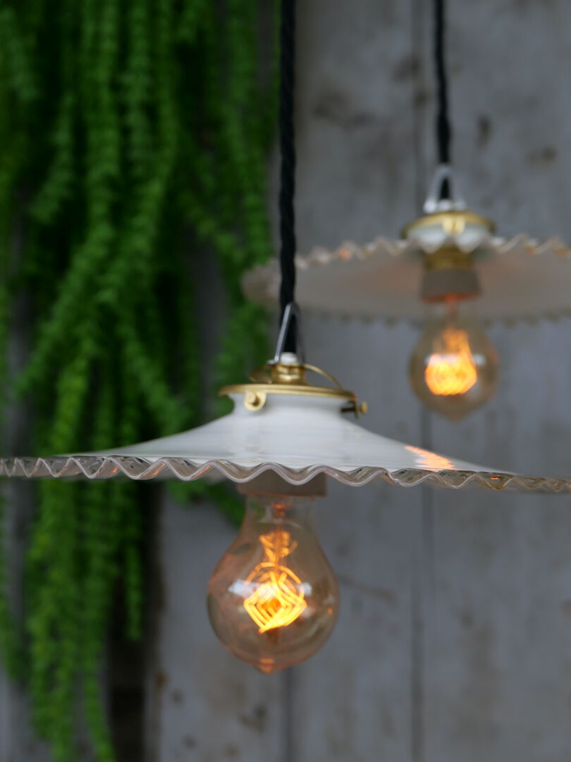 Suspension with lace opaline lampshade