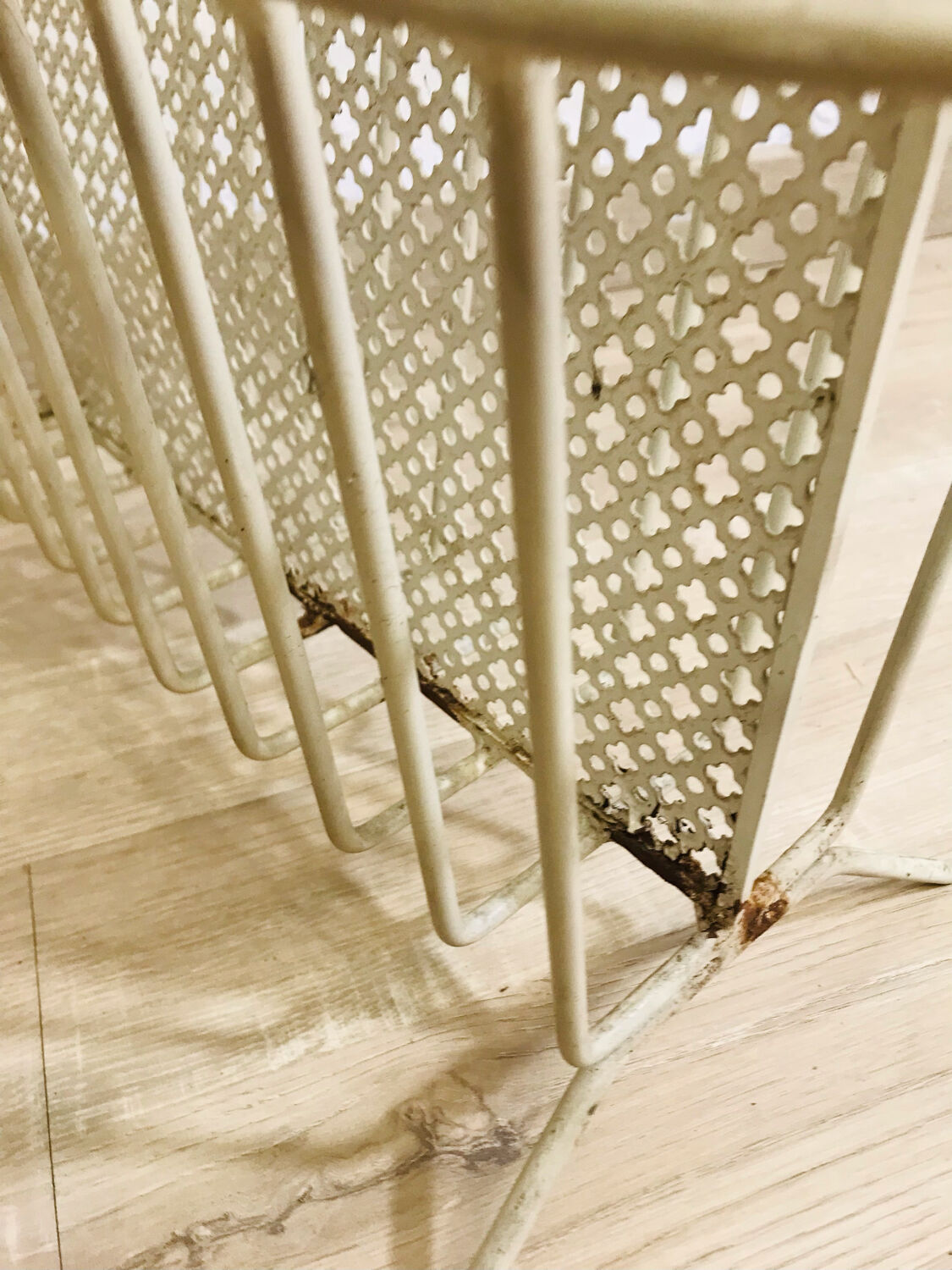 Mategot Mathieu Garlic Cap Magazine Rack