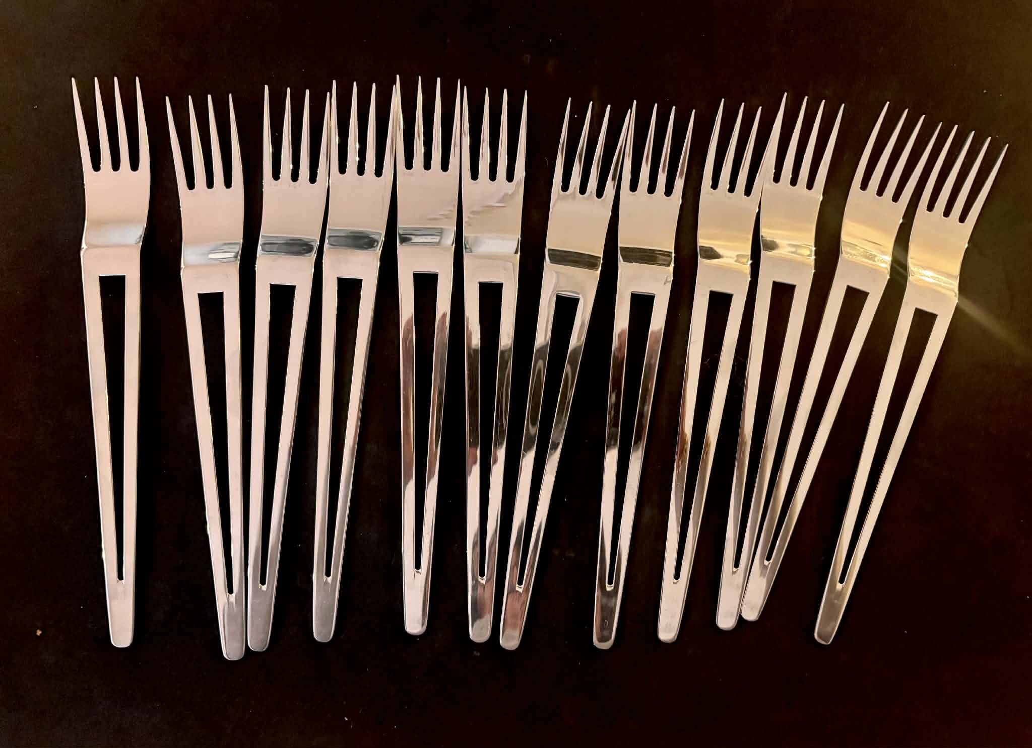 Ménagère 12 personnes acier