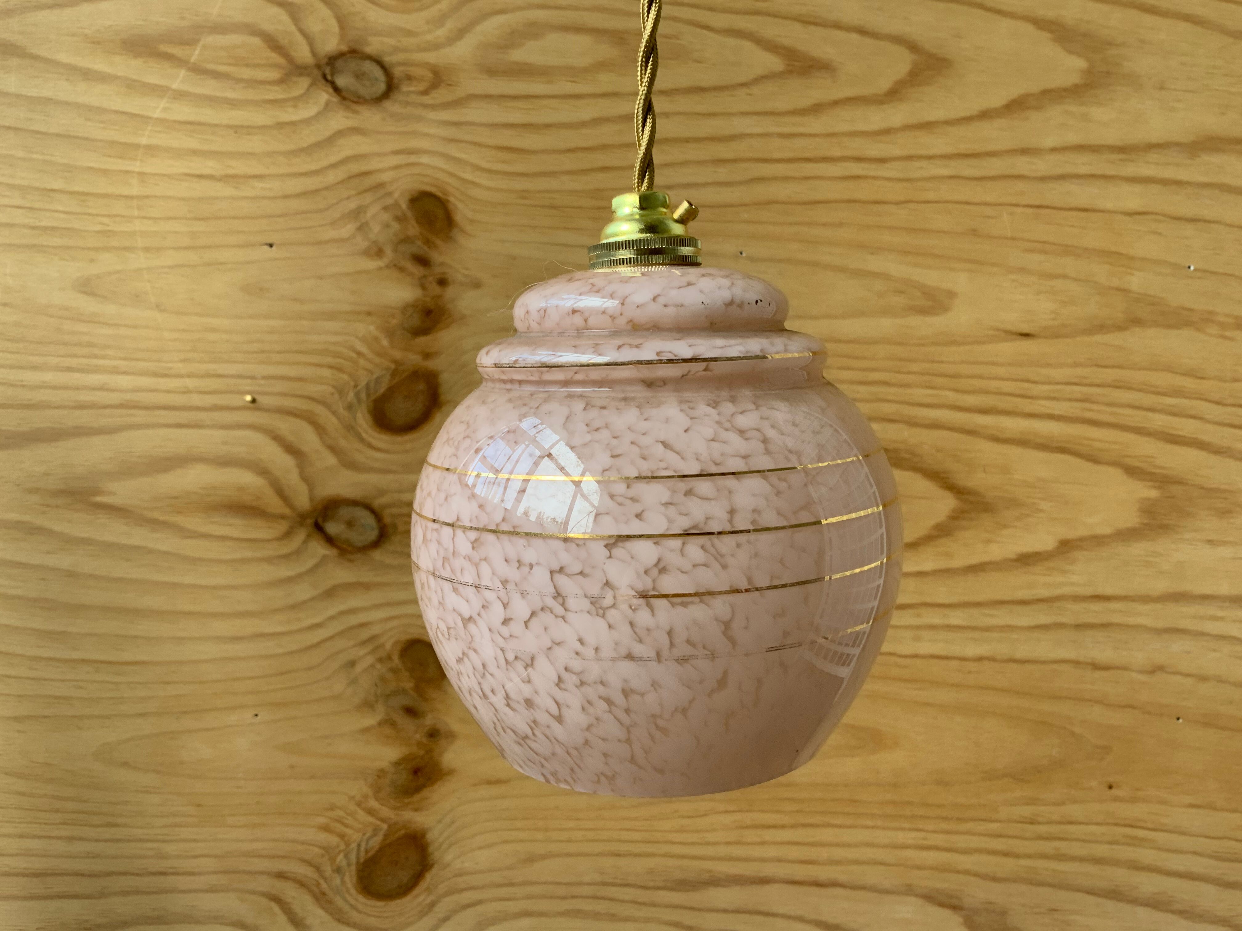 Pink opaline suspension