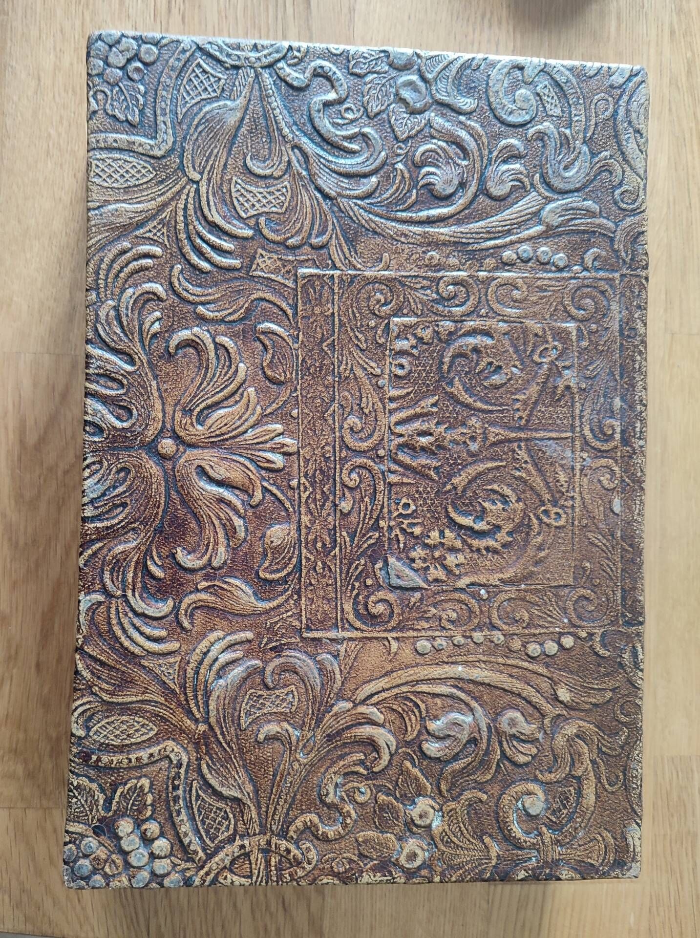 Vintage leather embossed cigar and cigarette box – Mythology theme