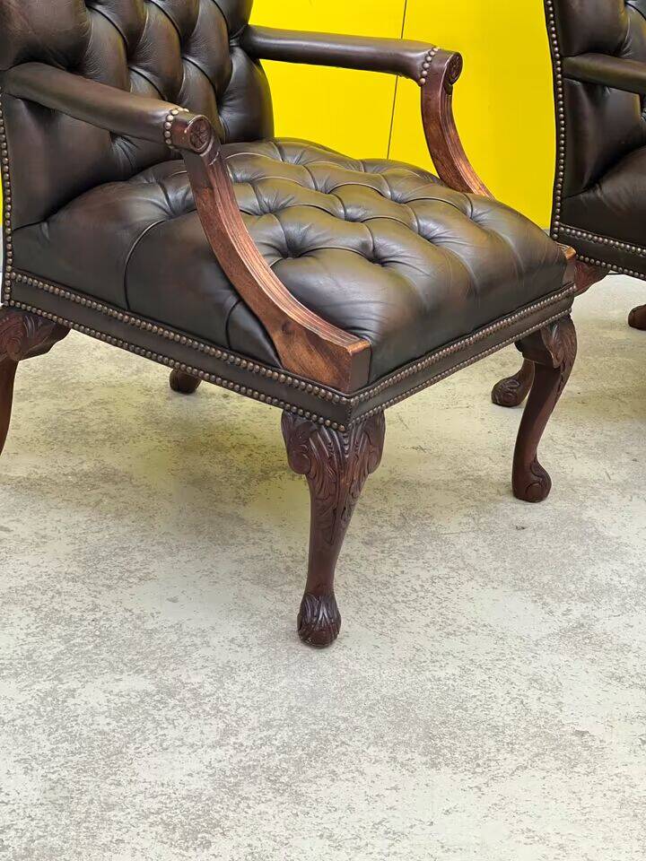 Fauteuil Chesterfield en cuir marron (le prix est pour un)