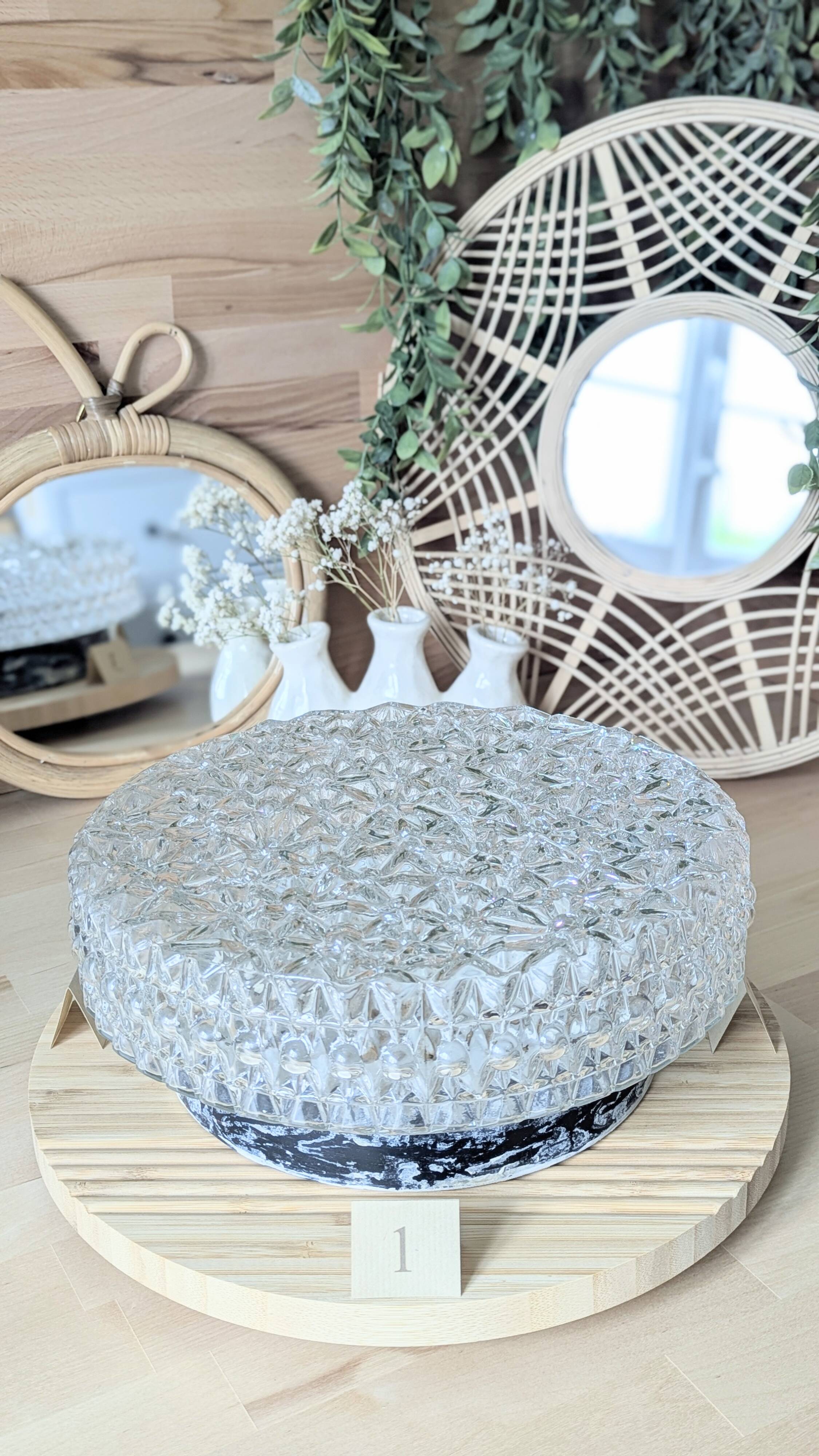 Large round ceiling light with 2 sockets
