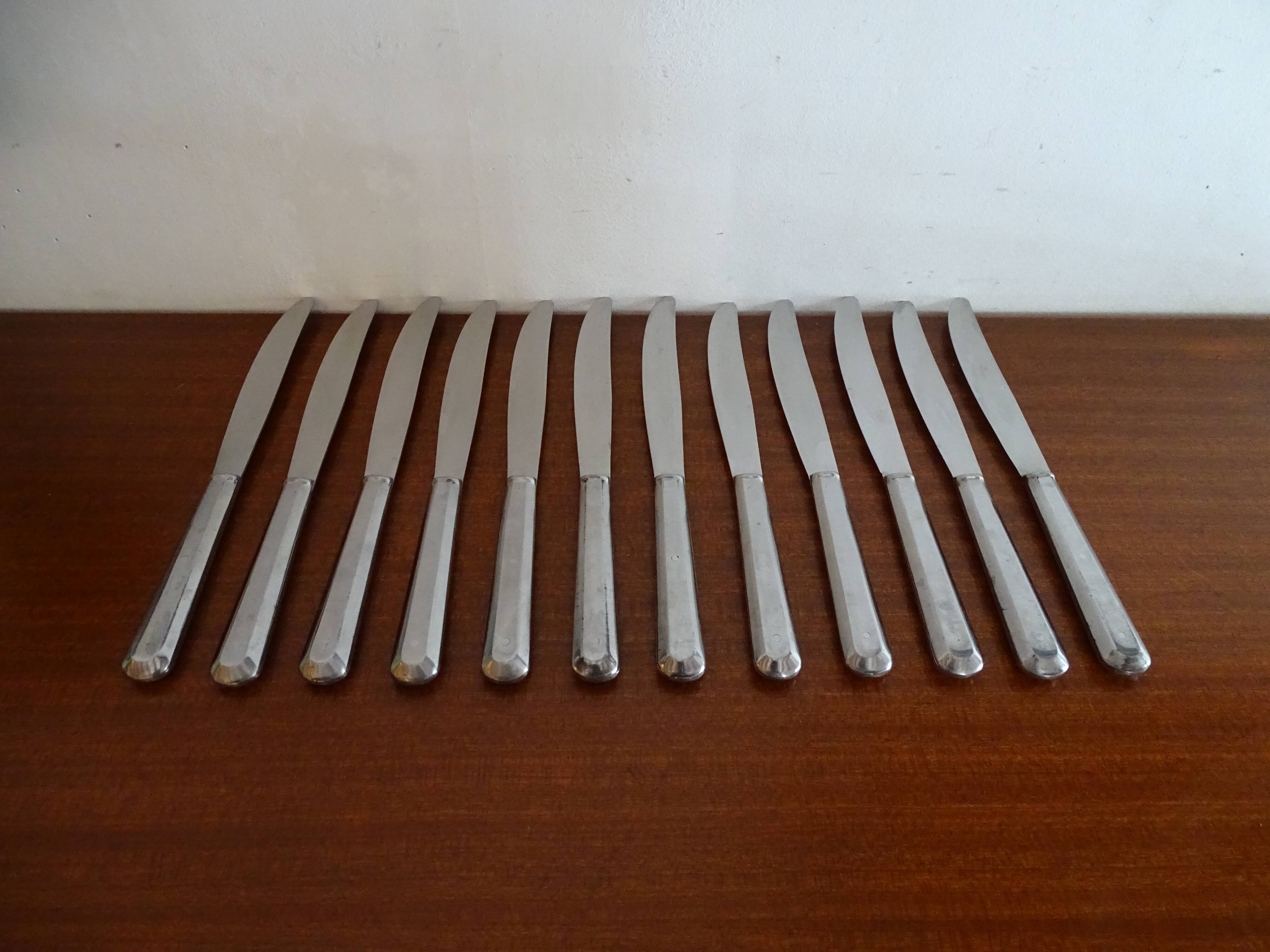 12 vintage Alpinox knives