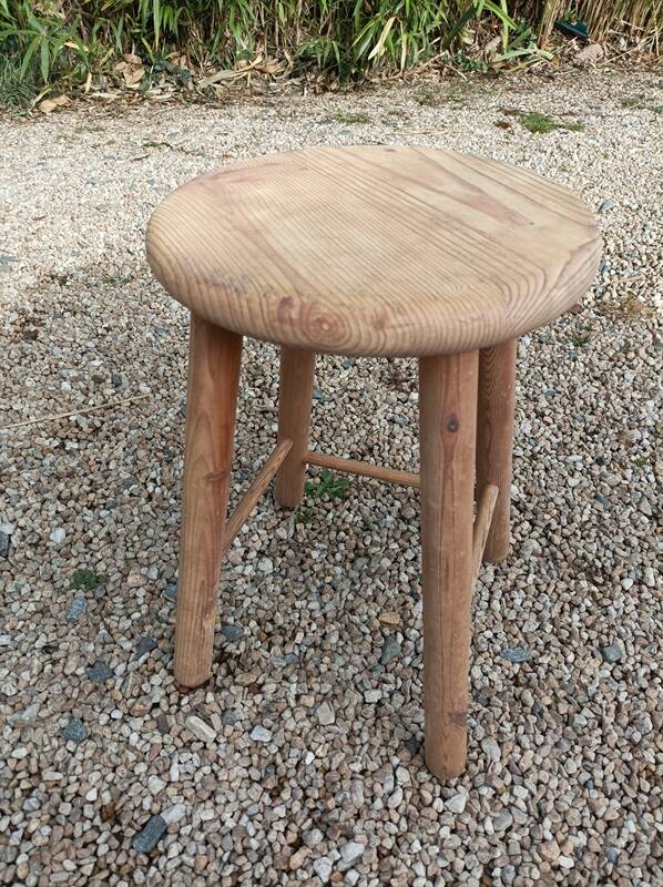 Aero-gummed solid wood stool