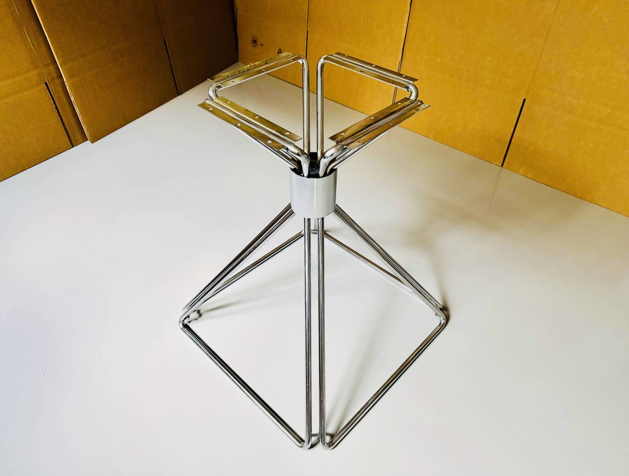 Set of Dining Table with 5 Swivel Wire Chairs by Rudi Verelst for Novalux