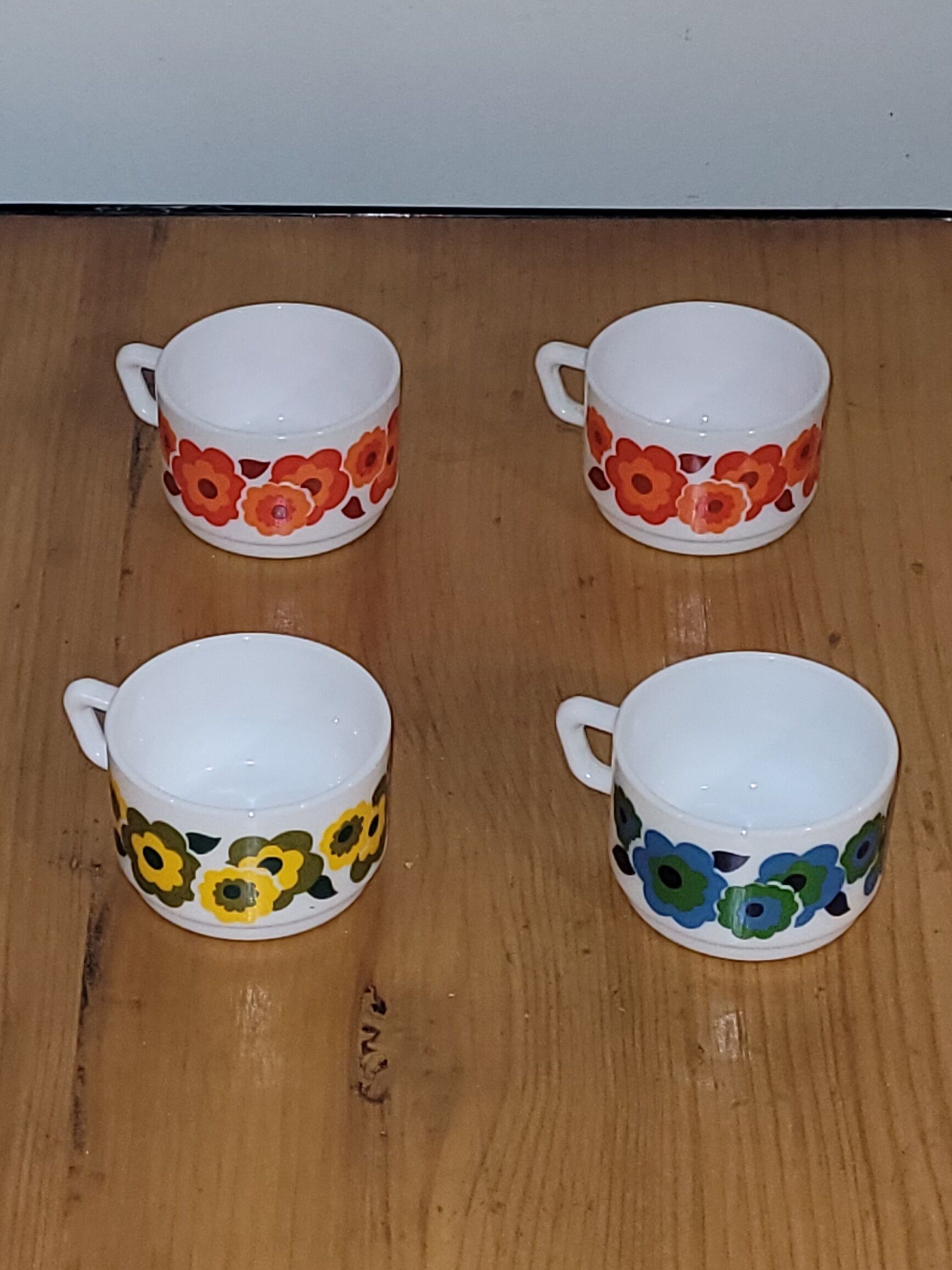 4 Arcopal Lotus espresso cups vintage